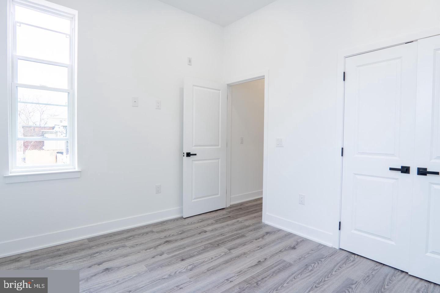 UNIVERSITY CITY - Residential Income