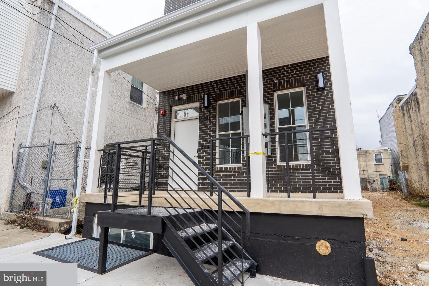 UNIVERSITY CITY - Residential Income