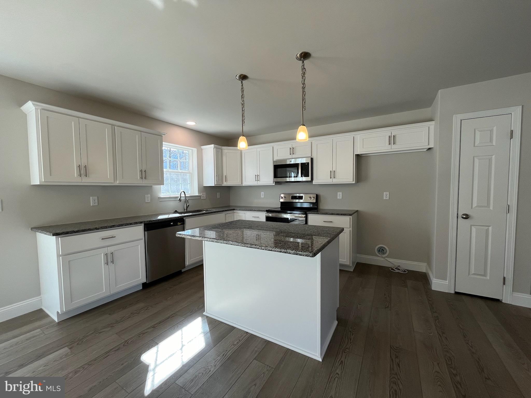 CEDAR CREEK - Residential
