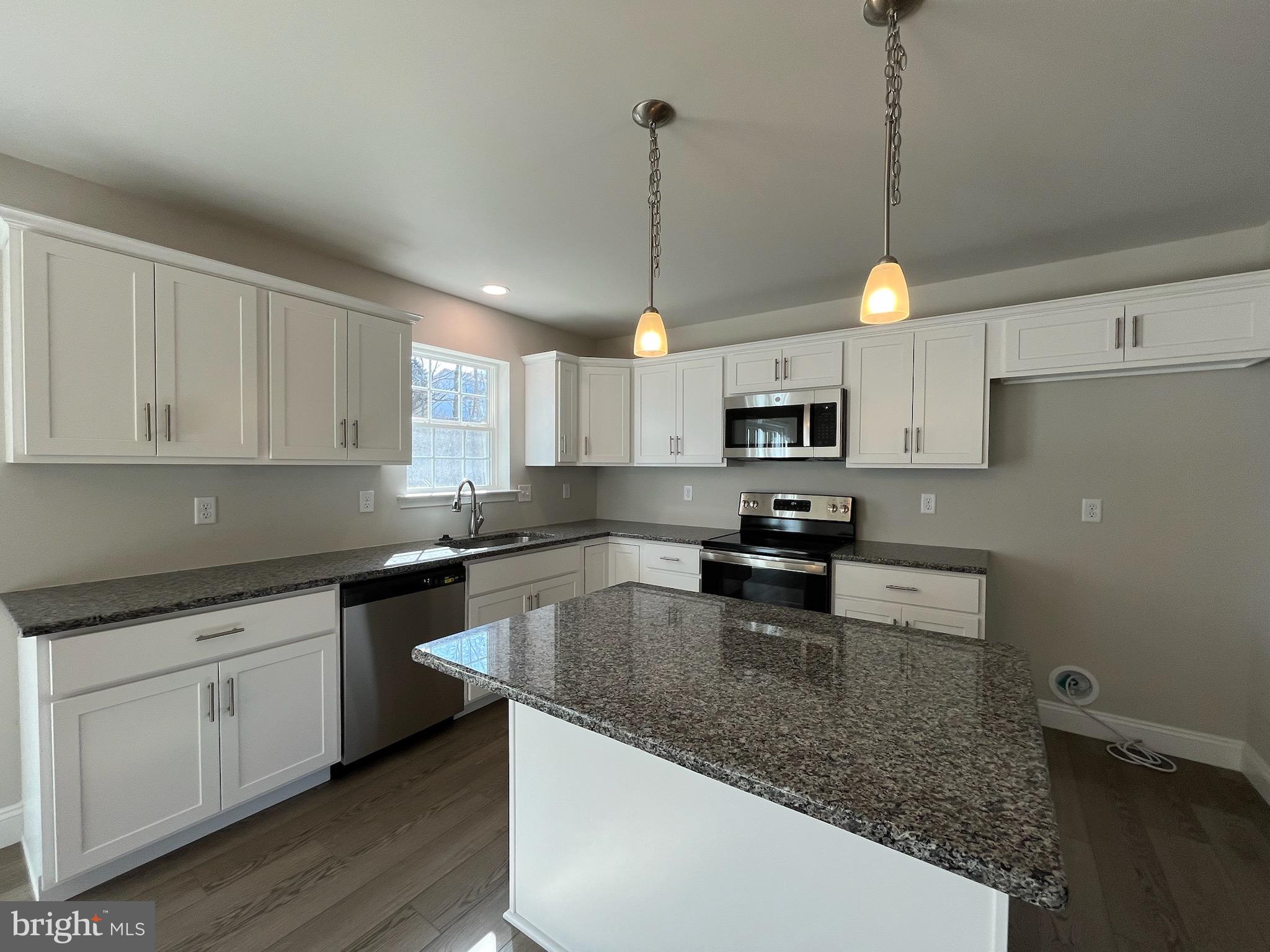 CEDAR CREEK - Residential