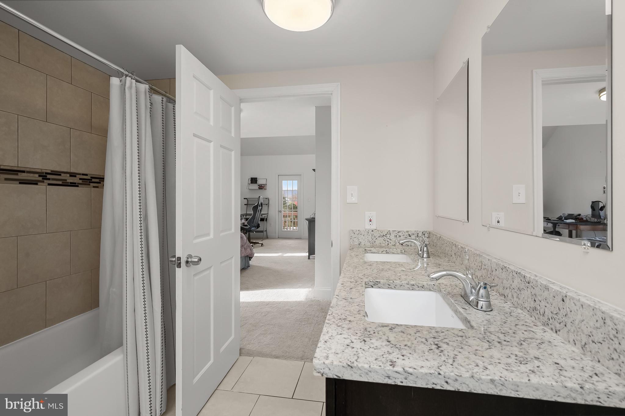 MIDDLETOWN - Residential