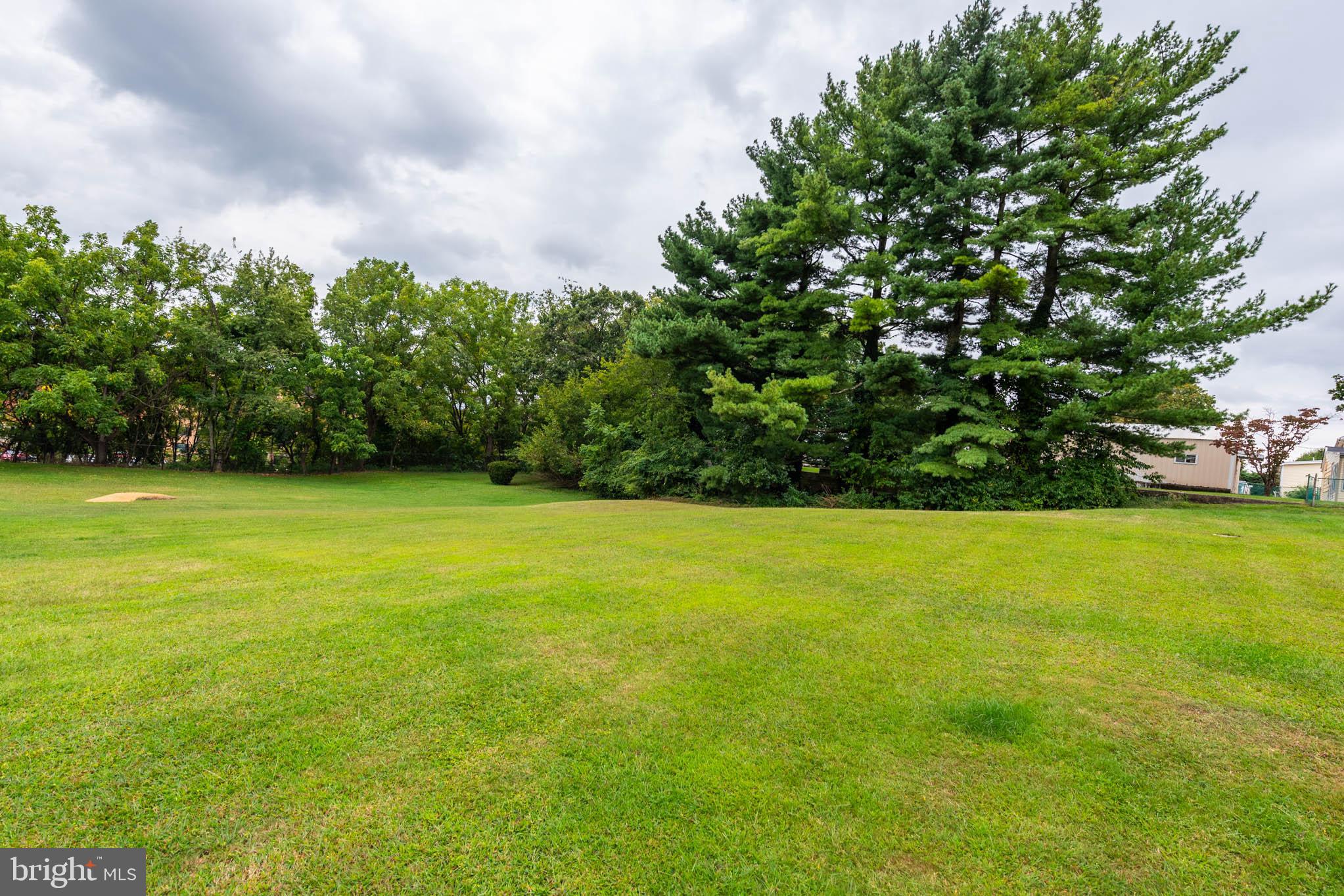 CARNEY GROVE - Land