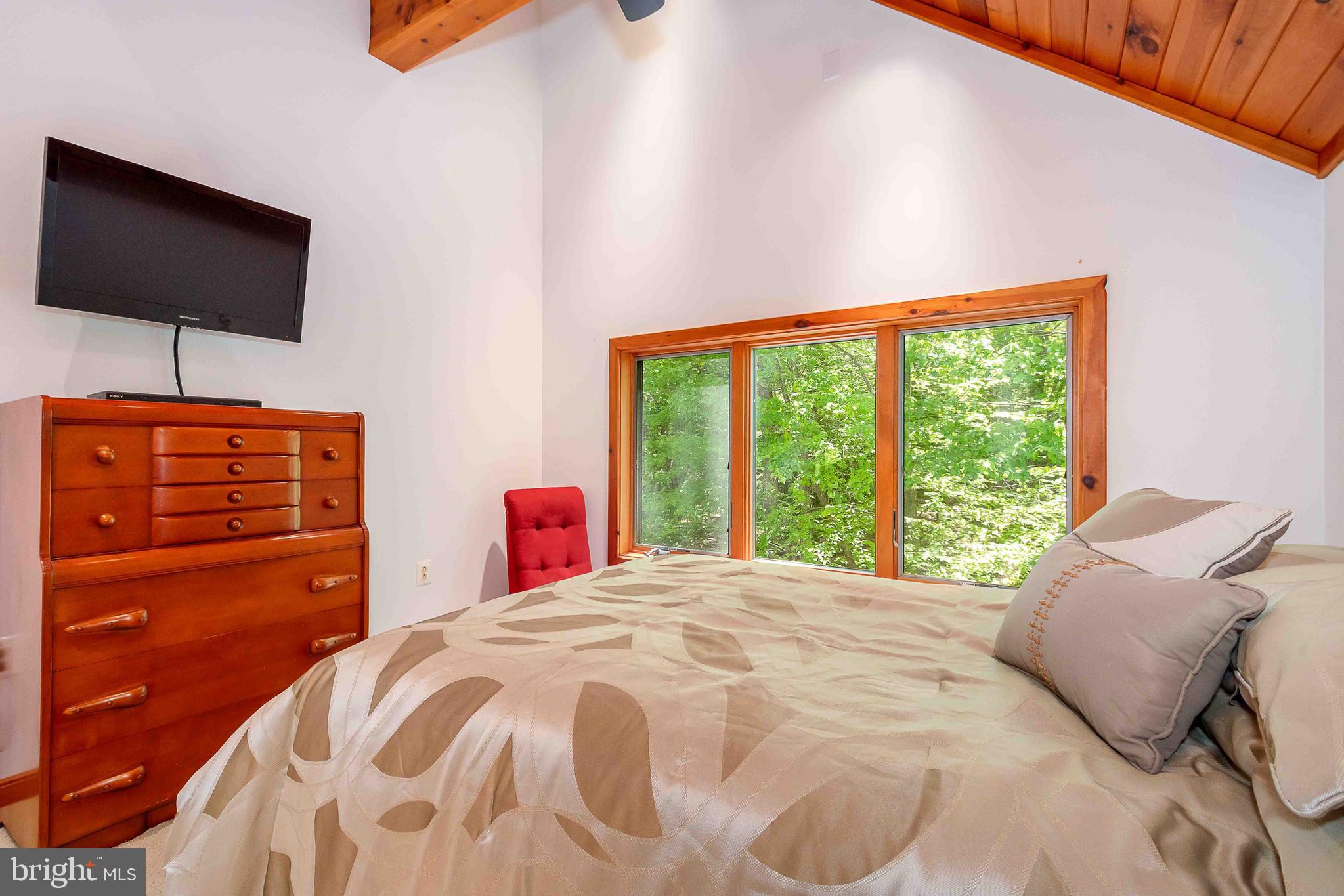 WOODLANDS HILL - Residential