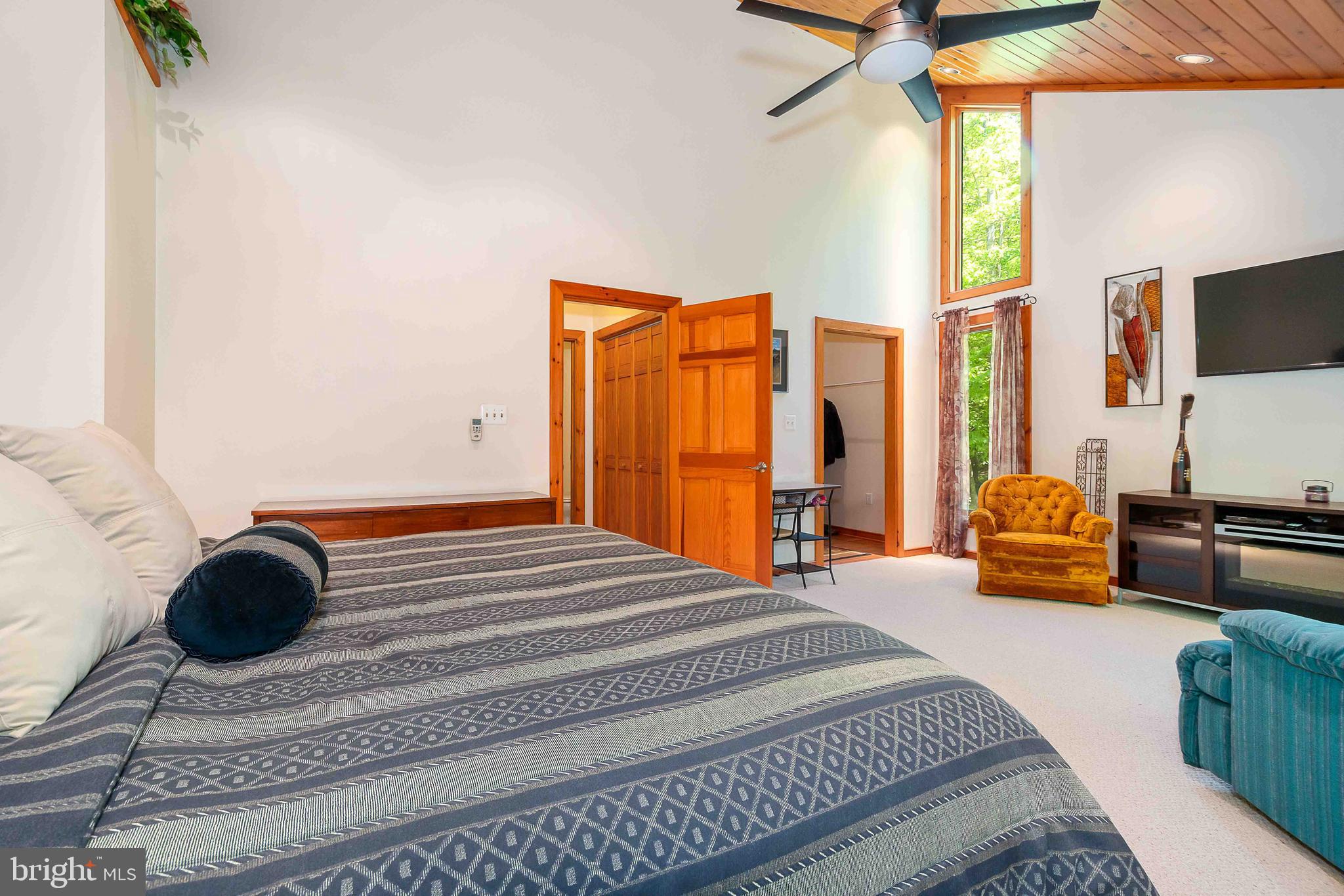 WOODLANDS HILL - Residential