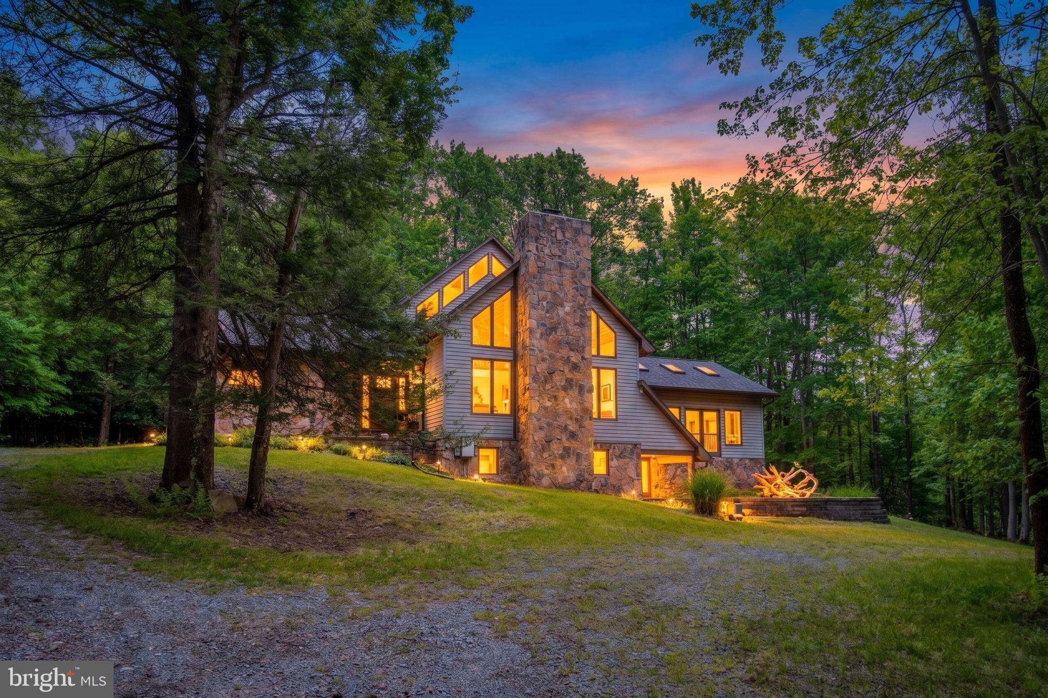 WOODLANDS HILL - Residential