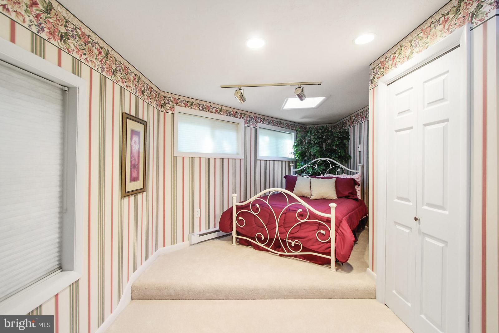 MIDLAND-HOLLYWOOD HEIGHTS - Residential