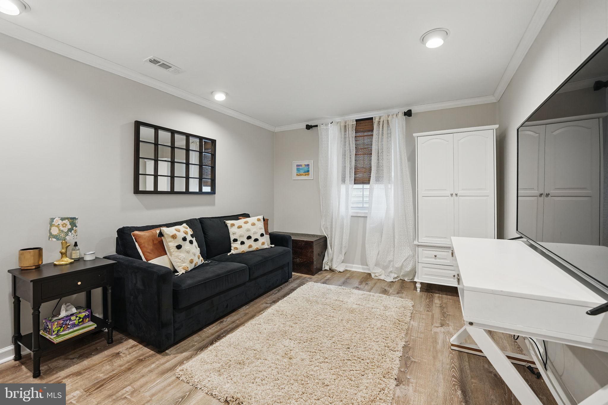 LAKE BRADDOCK - Residential