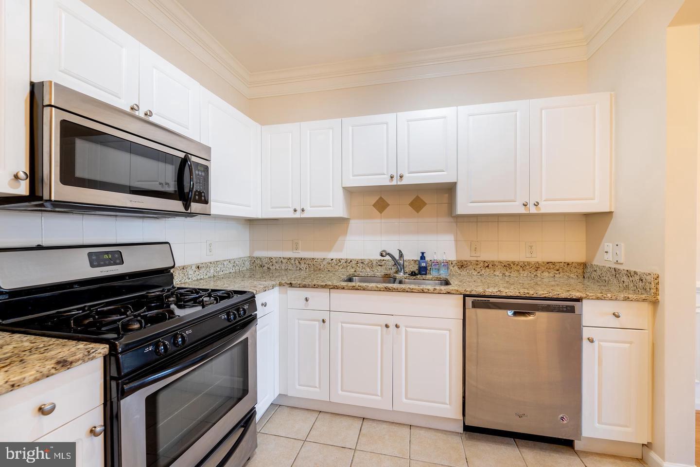 THE COLONNADE AT KENTLANDS - Residential Lease