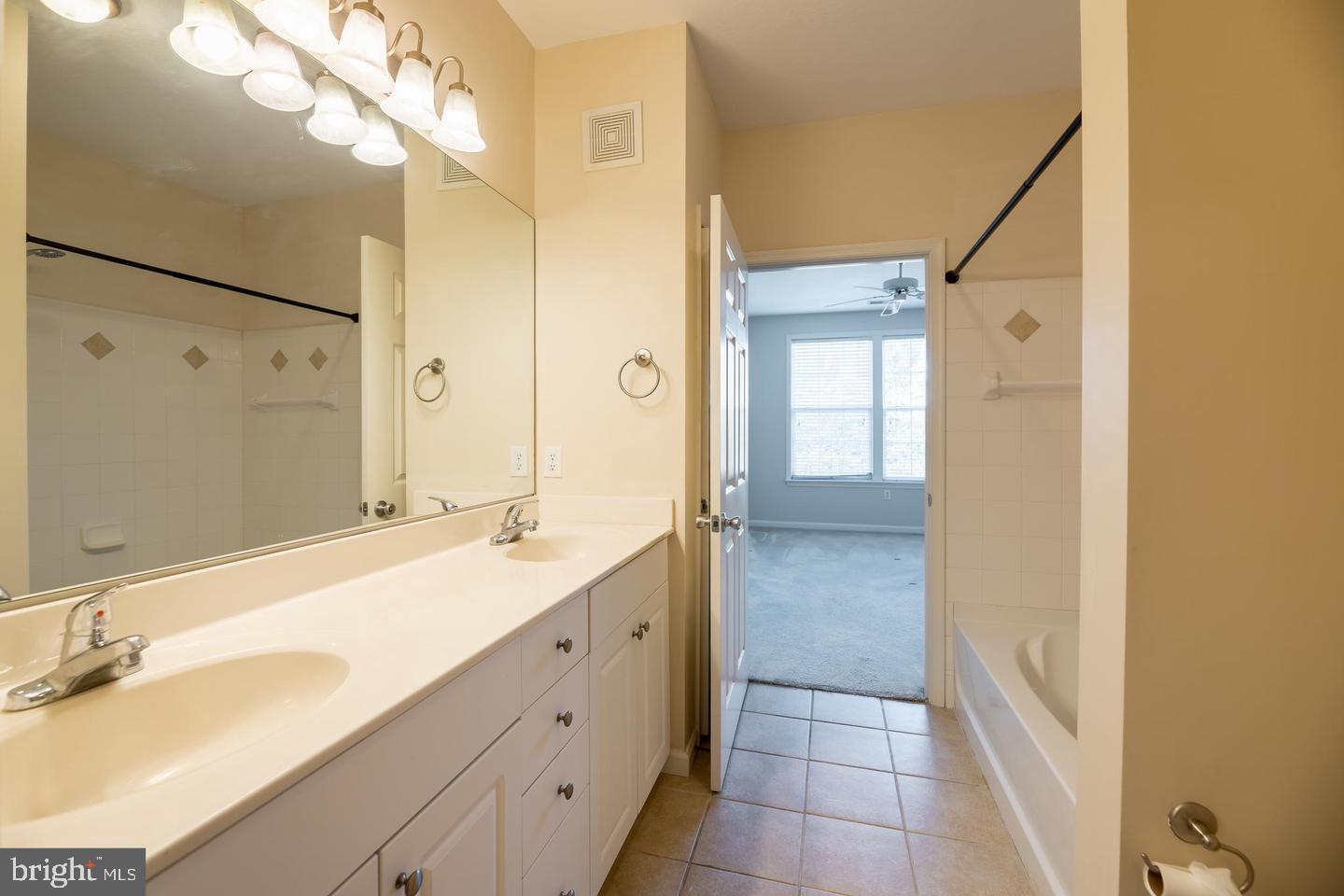 THE COLONNADE AT KENTLANDS - Residential Lease