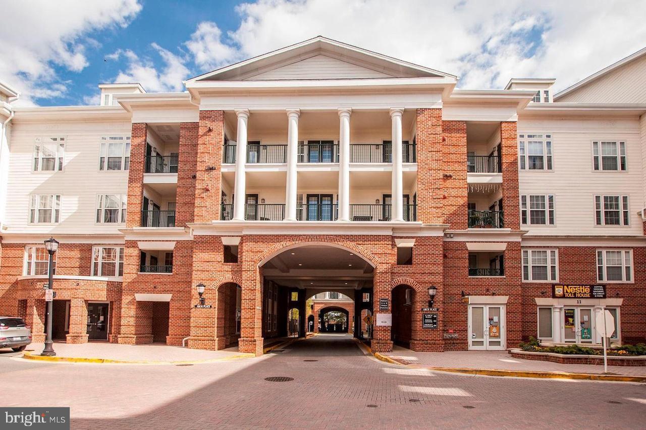 THE COLONNADE AT KENTLANDS - Residential Lease