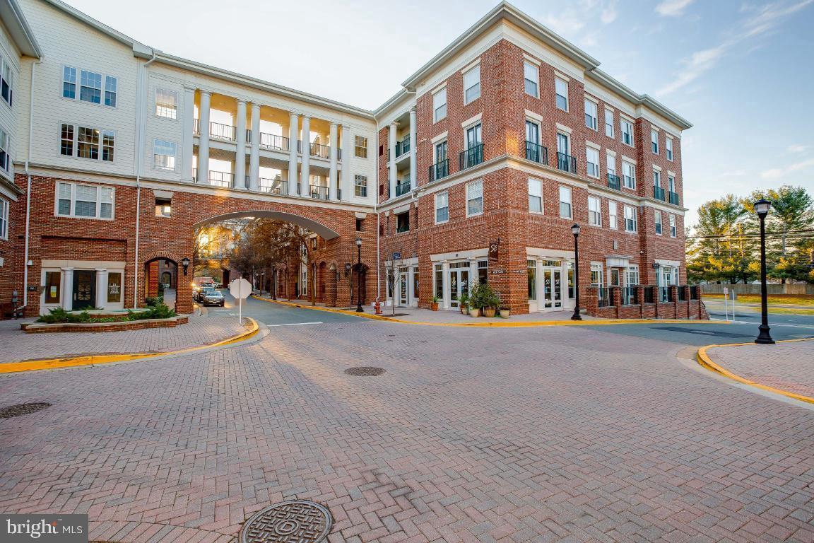 THE COLONNADE AT KENTLANDS - Residential Lease