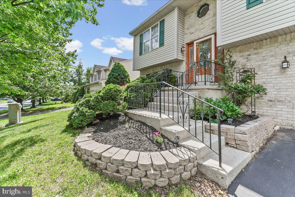 HUNTERS RUN - Residential