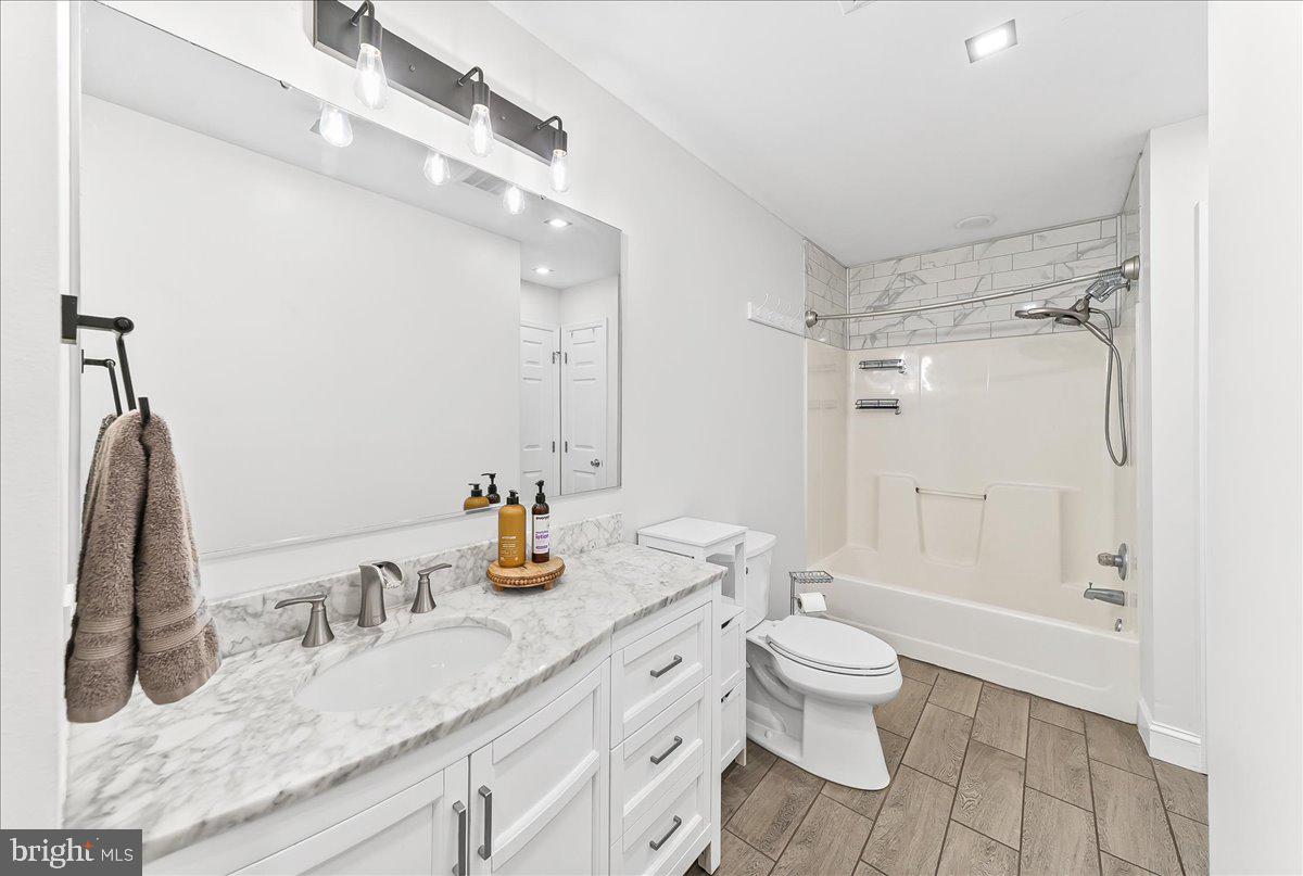 HUNTERS RUN - Residential
