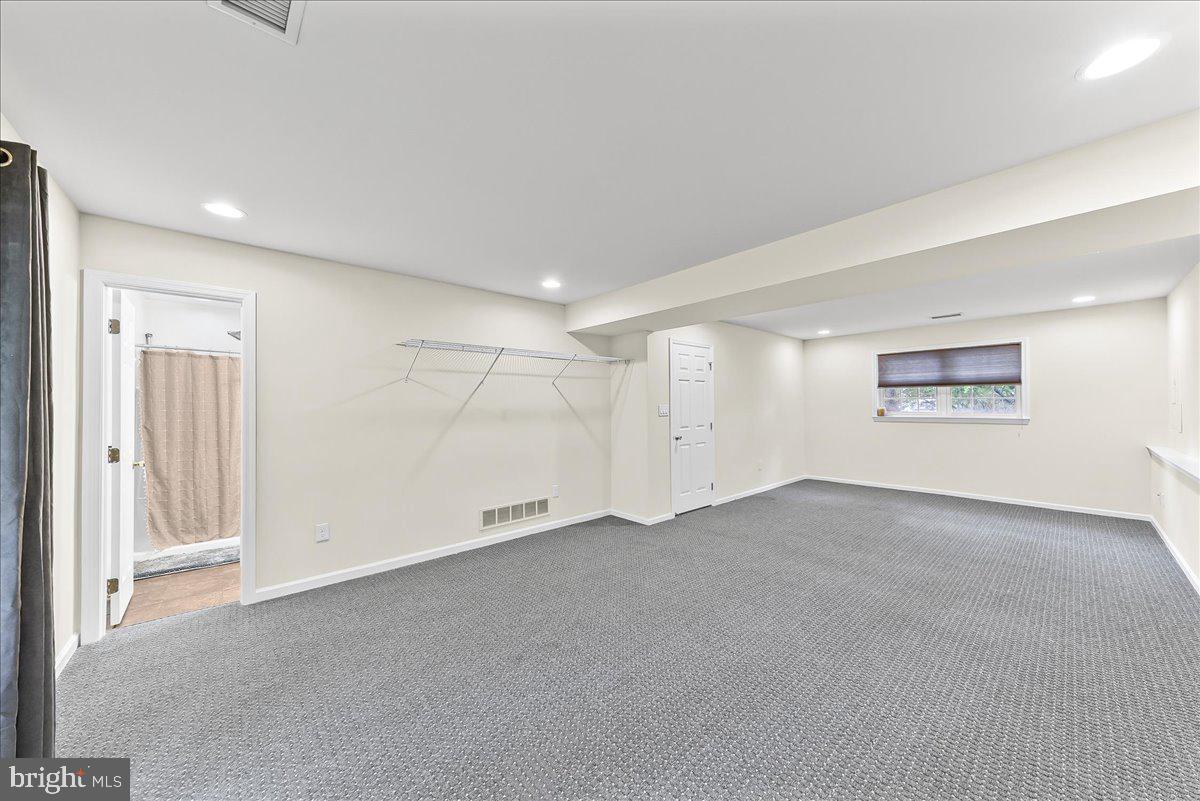 HUNTERS RUN - Residential