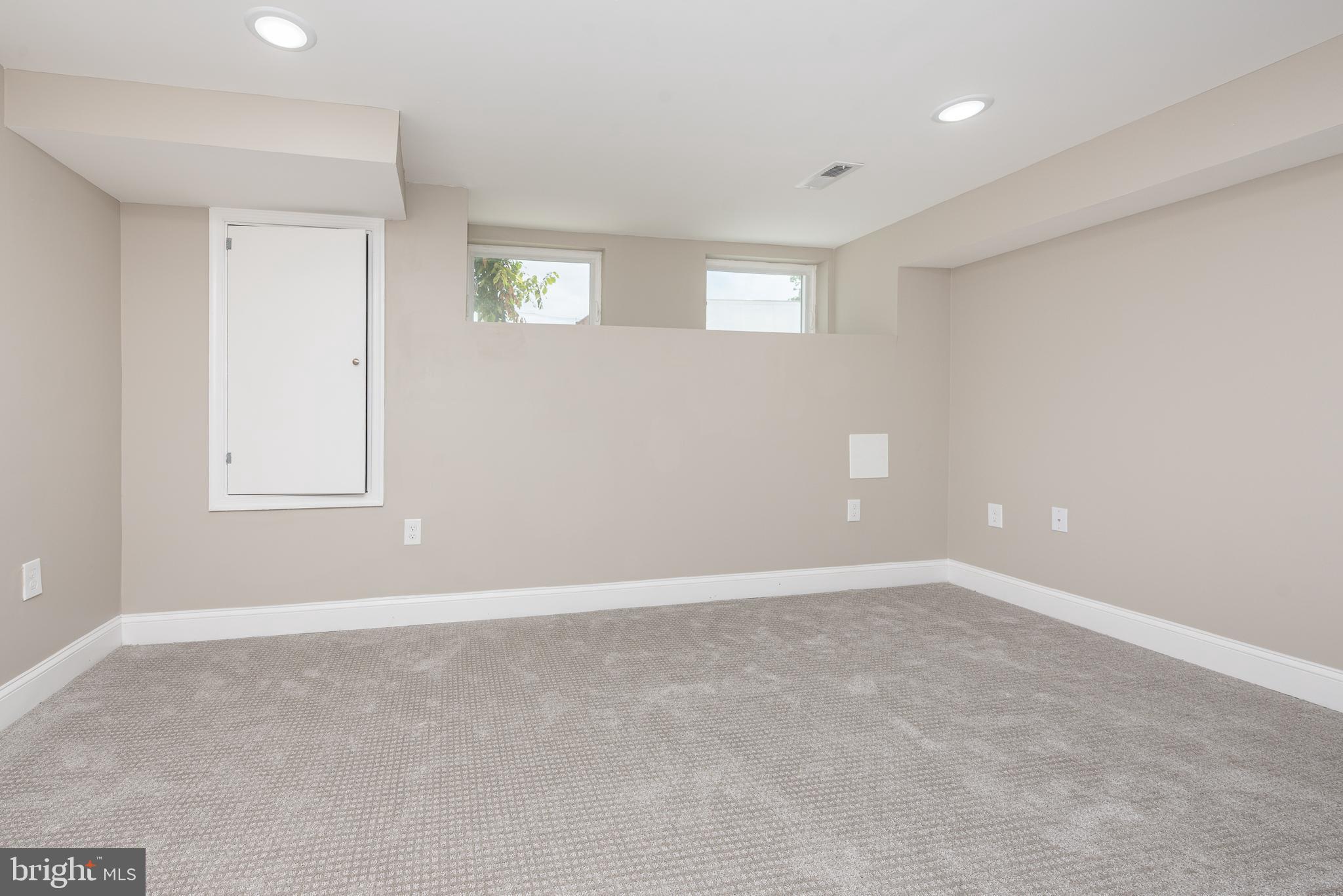 HOLLINS MARKET - Residential