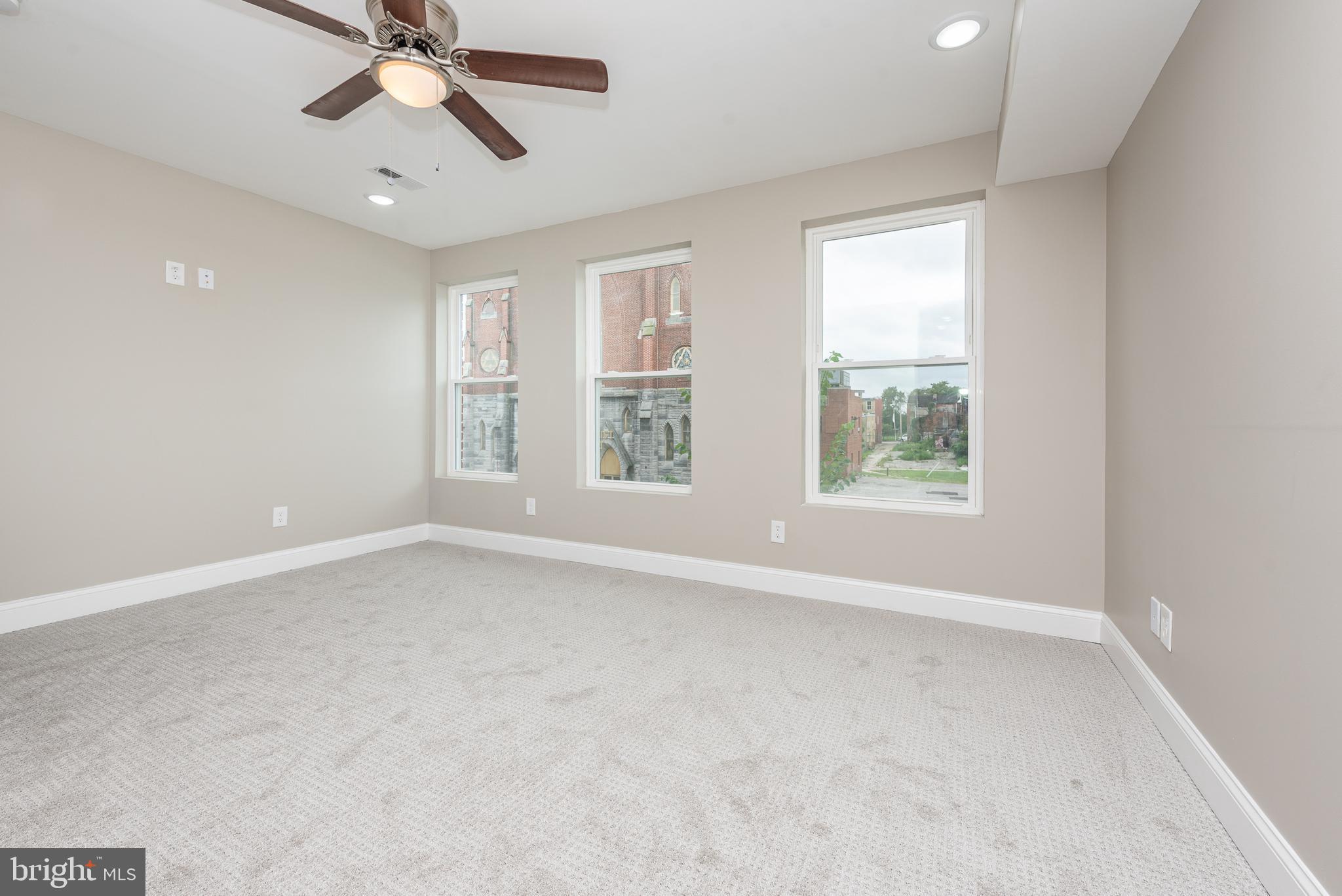 HOLLINS MARKET - Residential