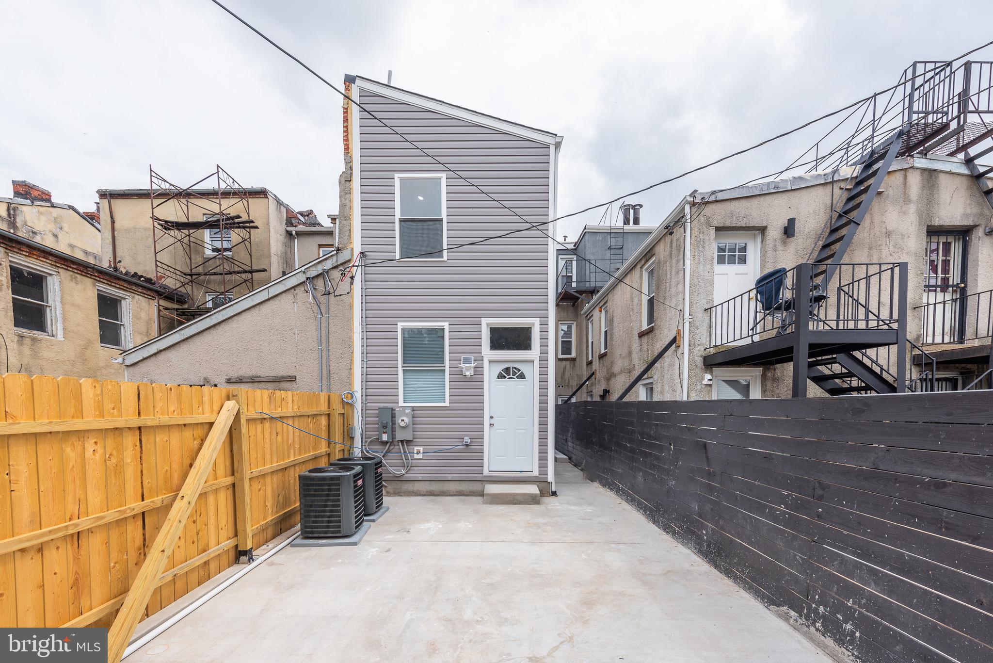 HOLLINS MARKET - Residential