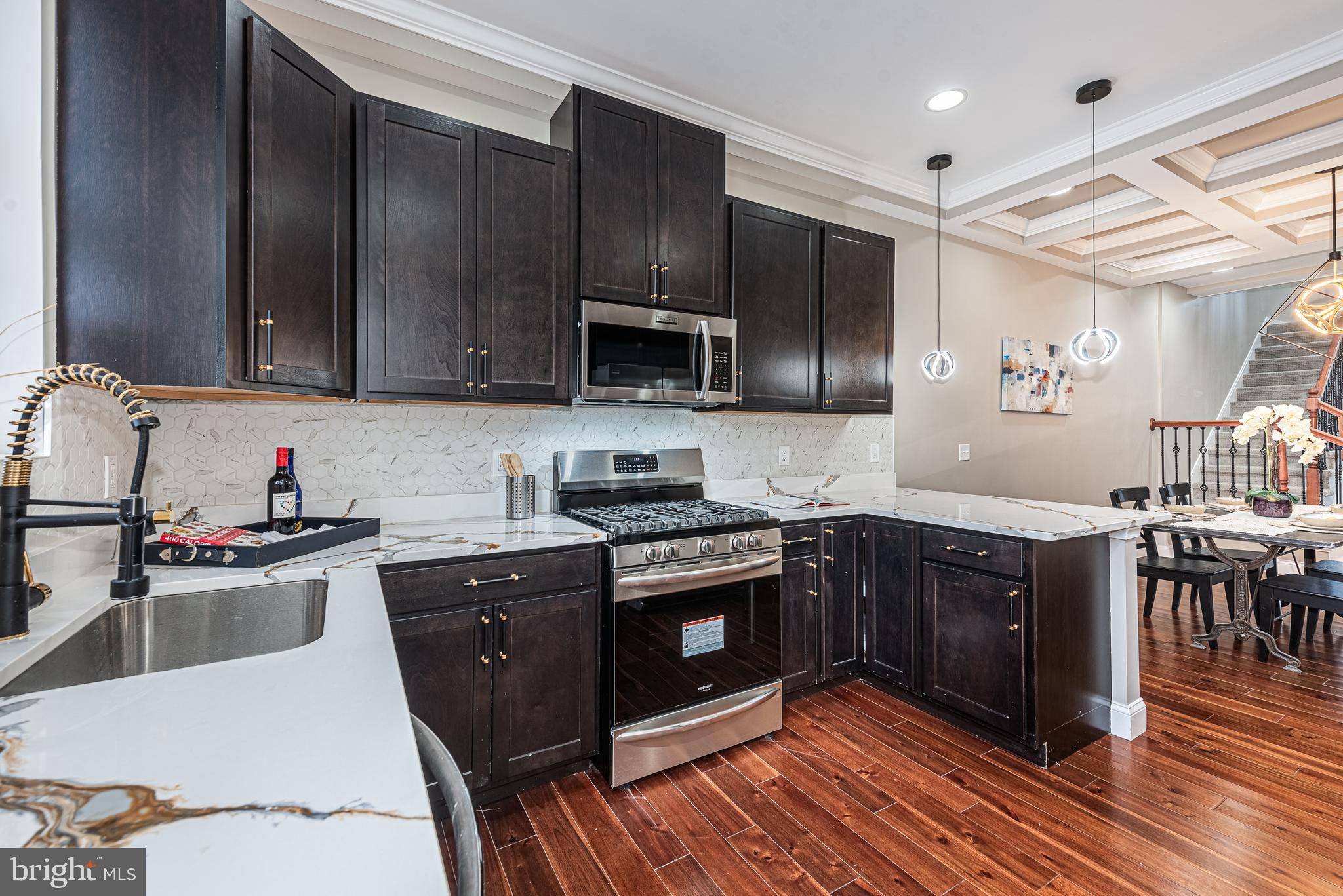 HOLLINS MARKET - Residential