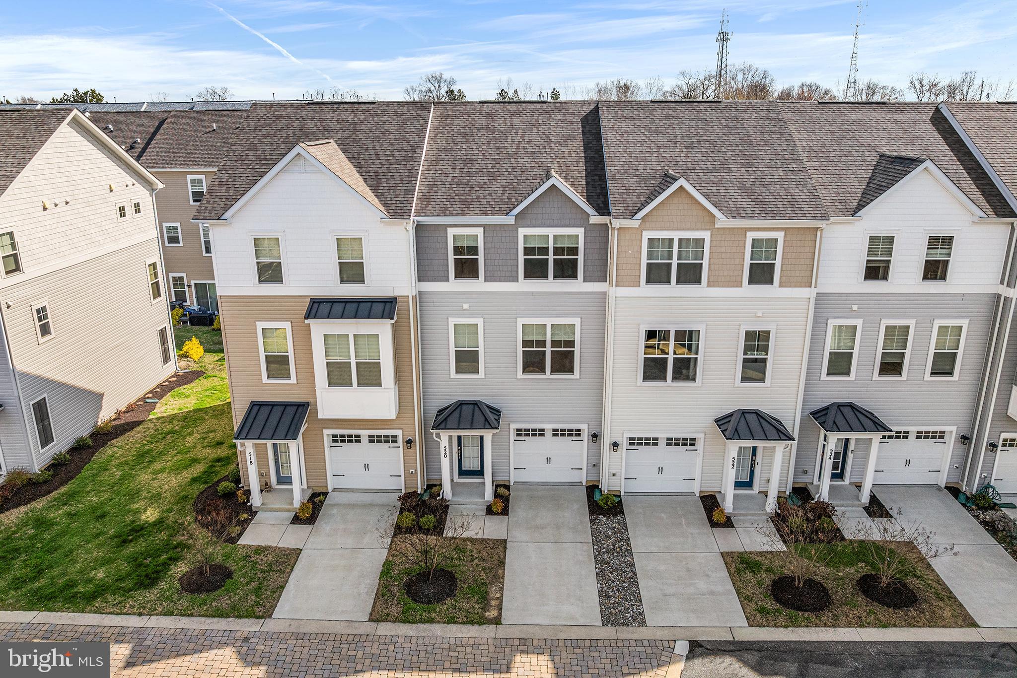 DEEP HARBOUR TOWN HOMES - Residential