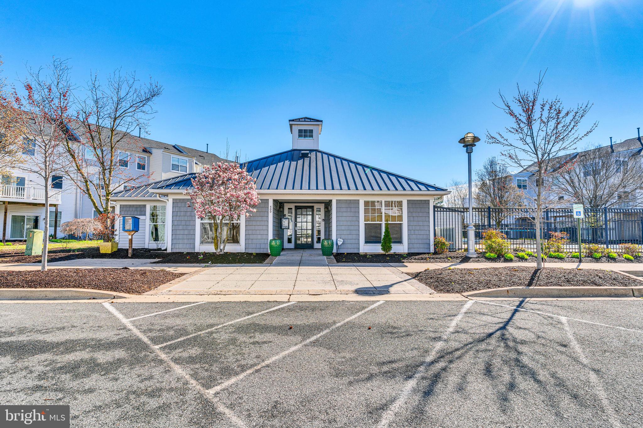 DEEP HARBOUR TOWN HOMES - Residential