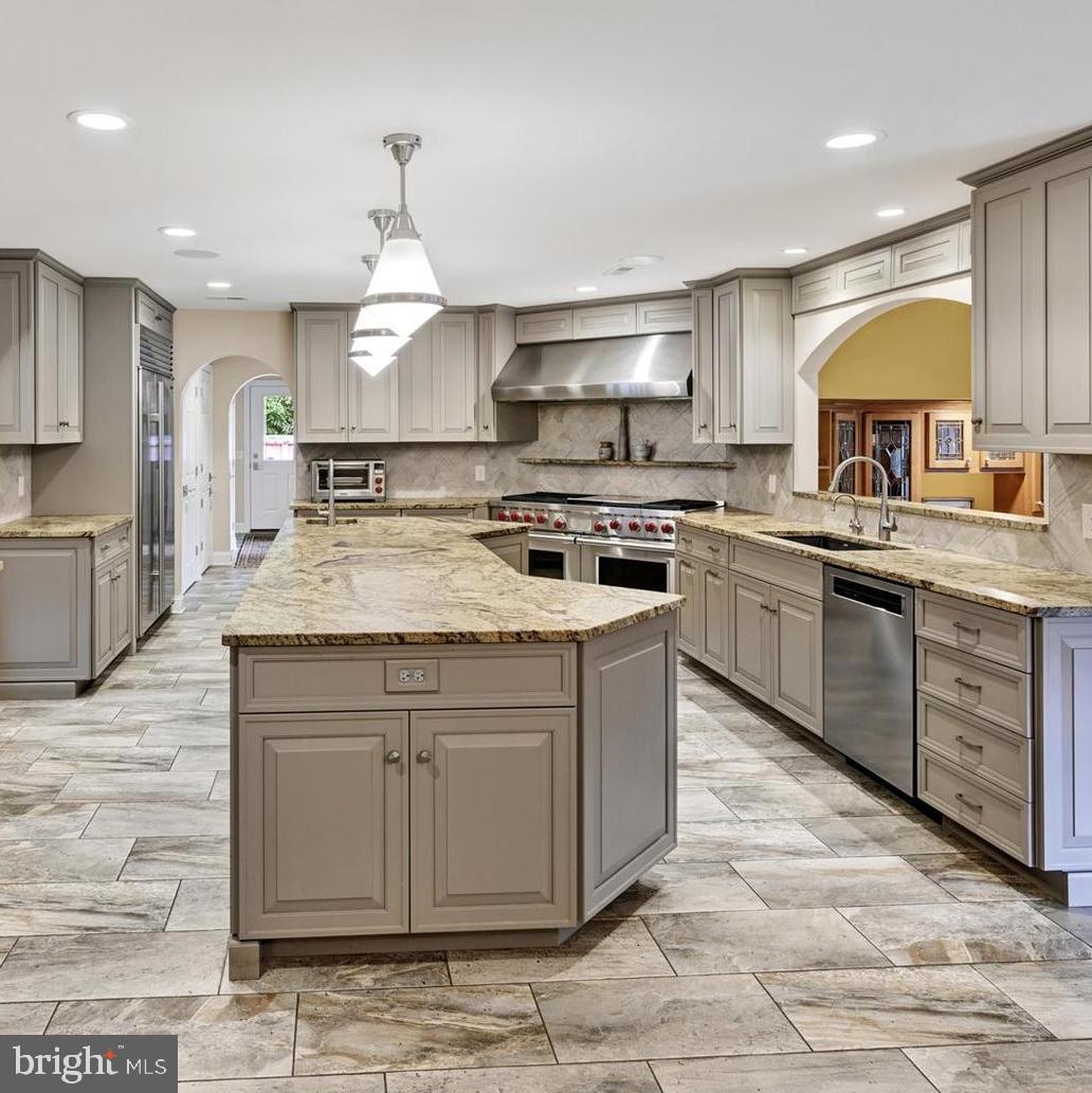 BLENHEIM FARM - Residential