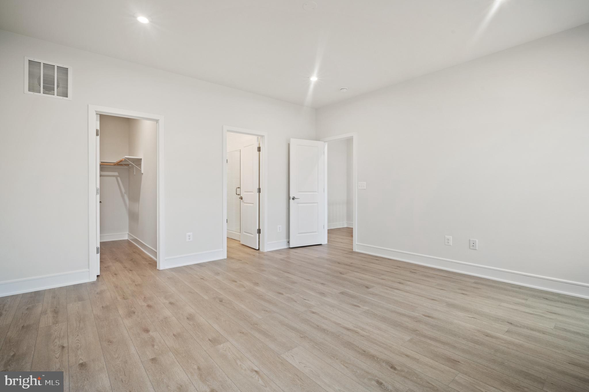 BROADLANDS STATION - Residential Lease