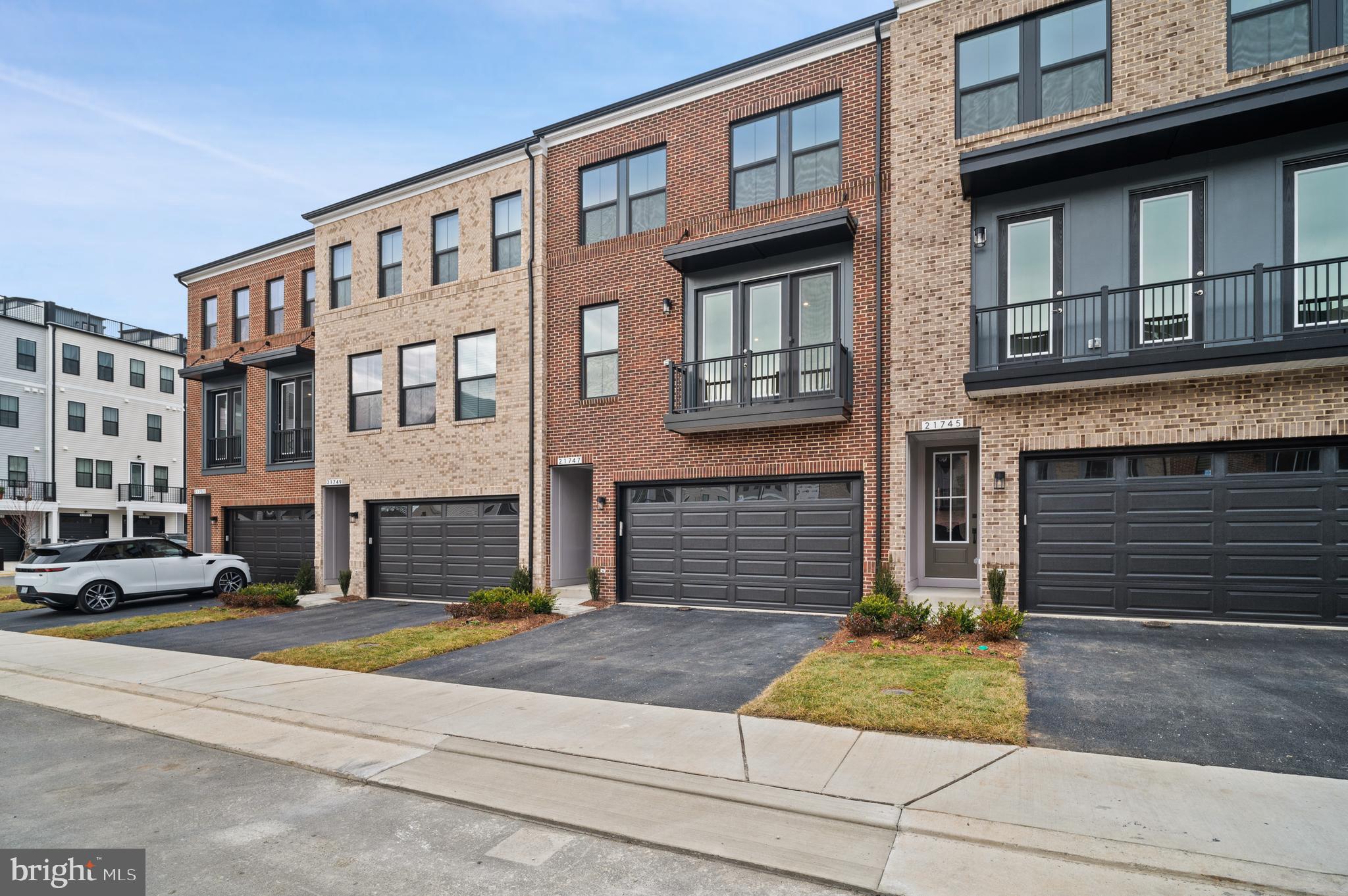 BROADLANDS STATION - Residential Lease