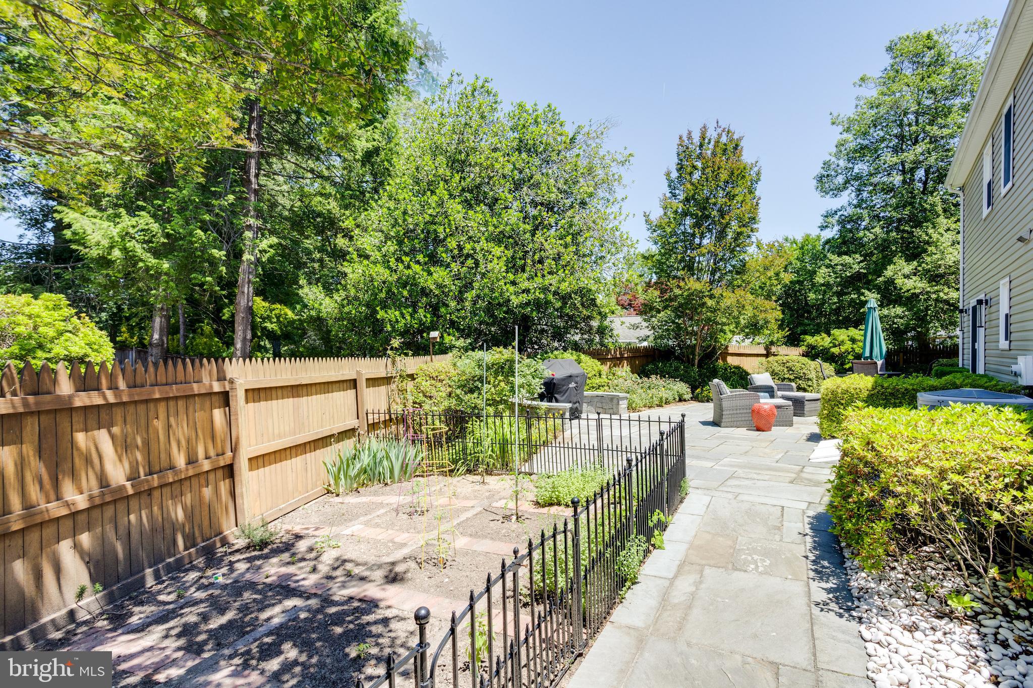 OAK HILL - Residential