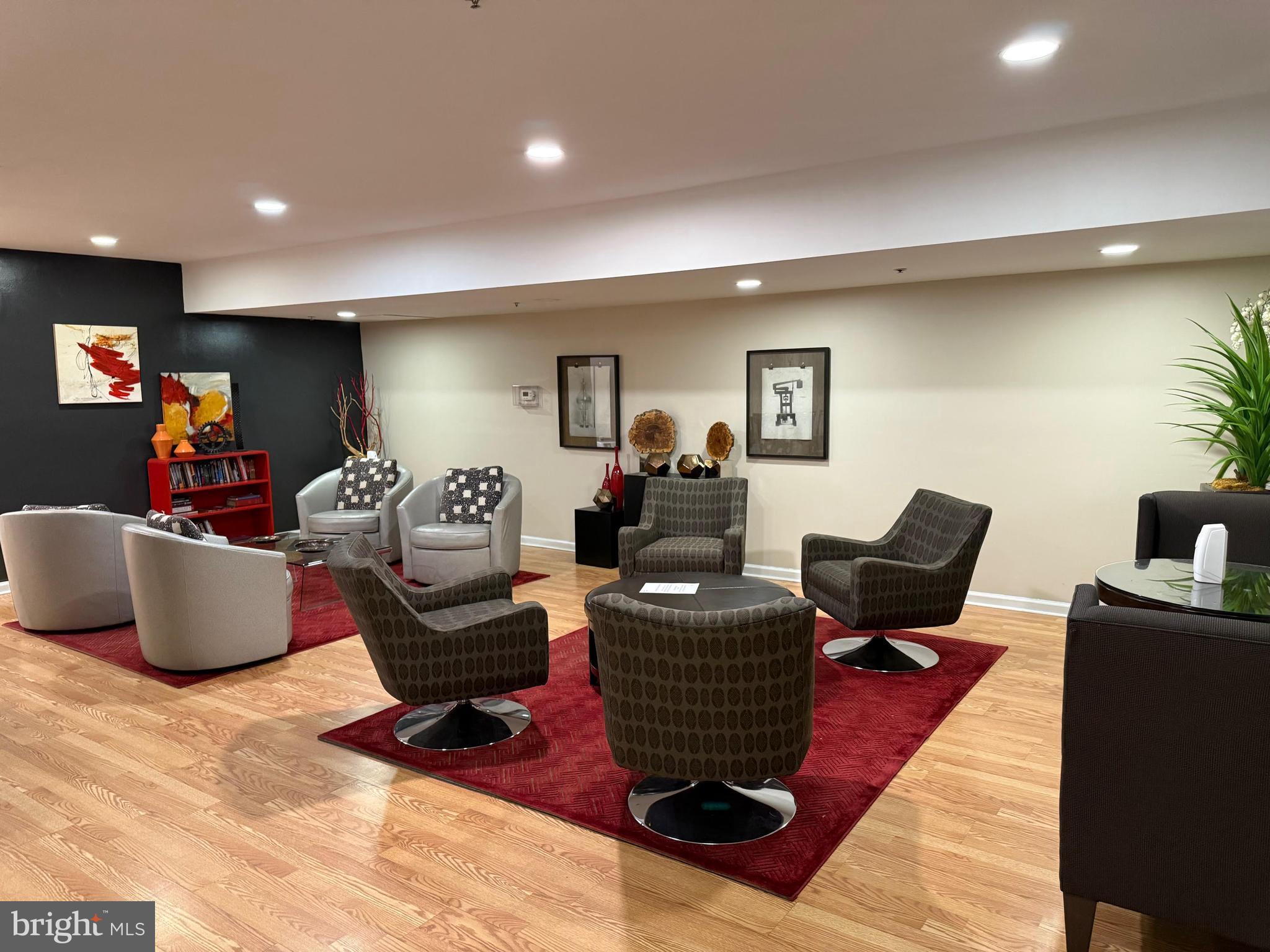 AVENUE OF THE ARTS - Residential
