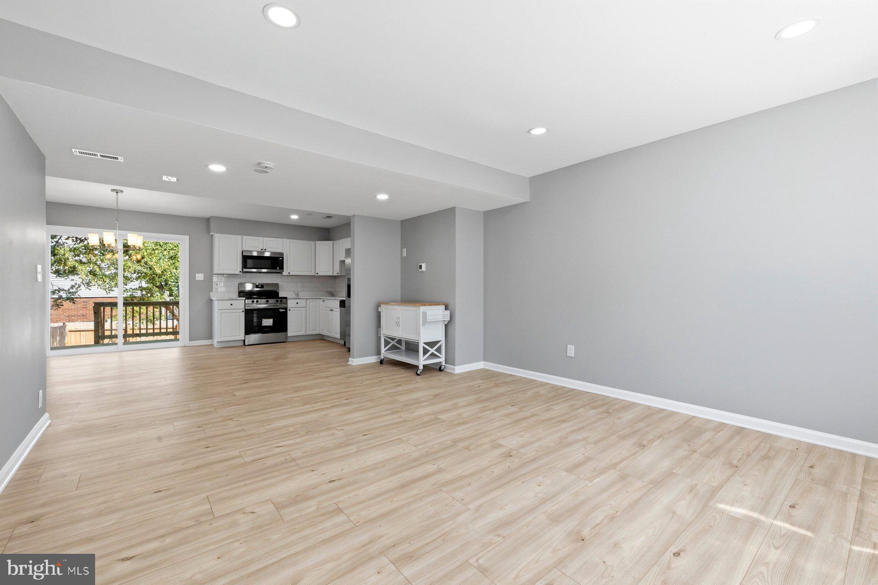 DOWNTOWN WESTMINSTER - Residential