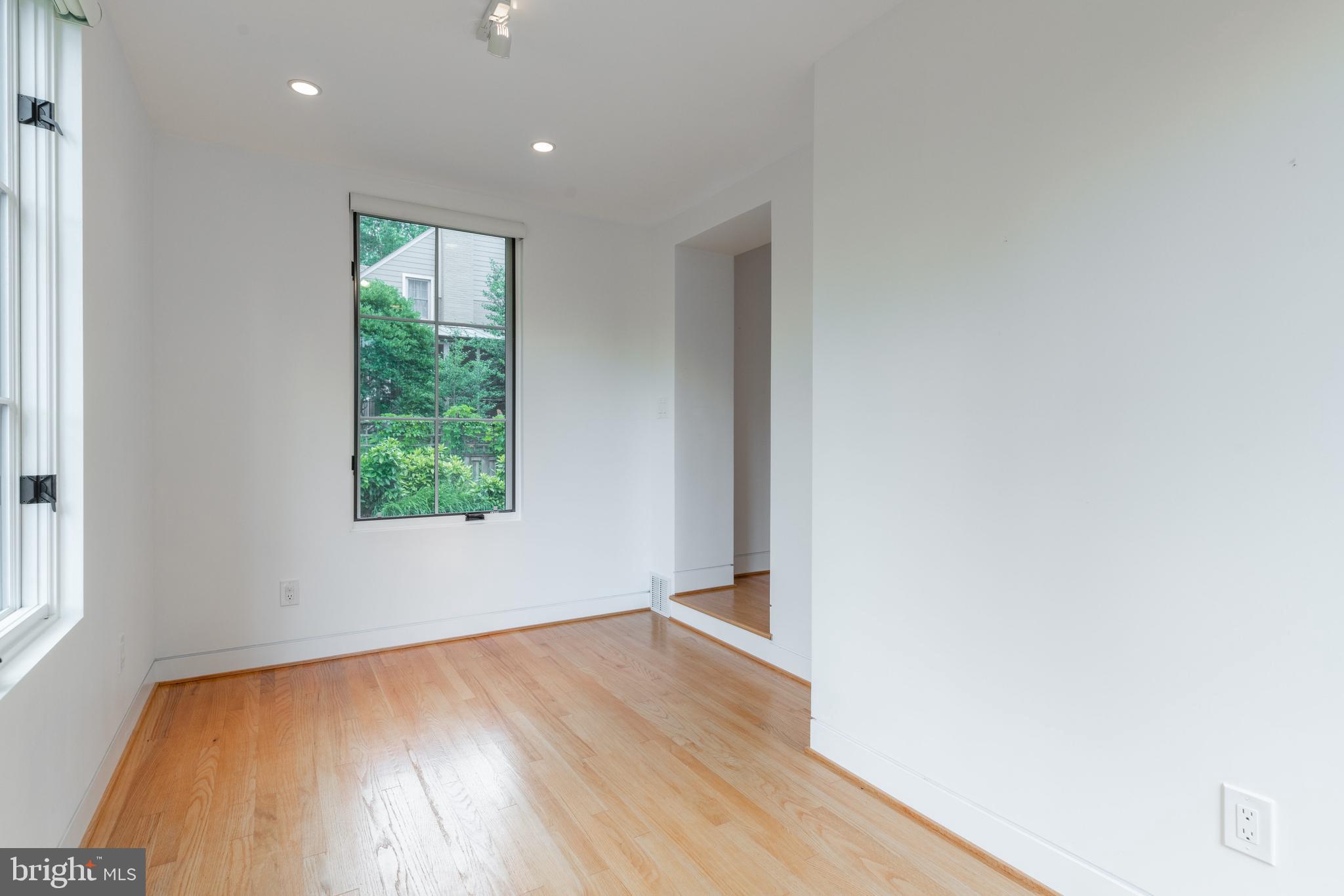 COLLEGE PARK - Residential