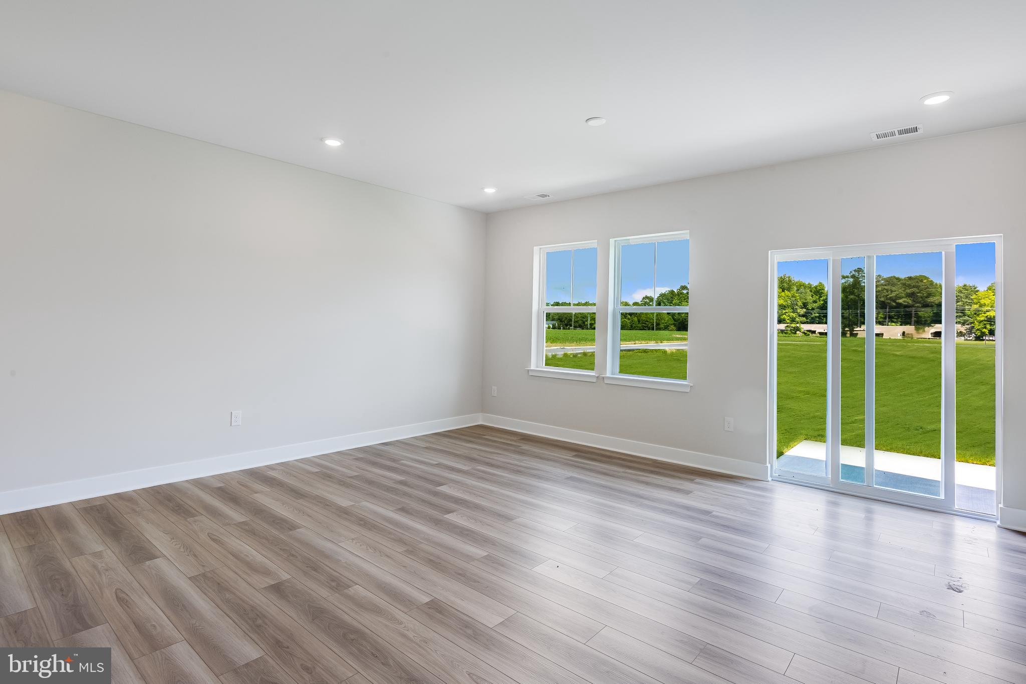 PELICAN POINT - Residential