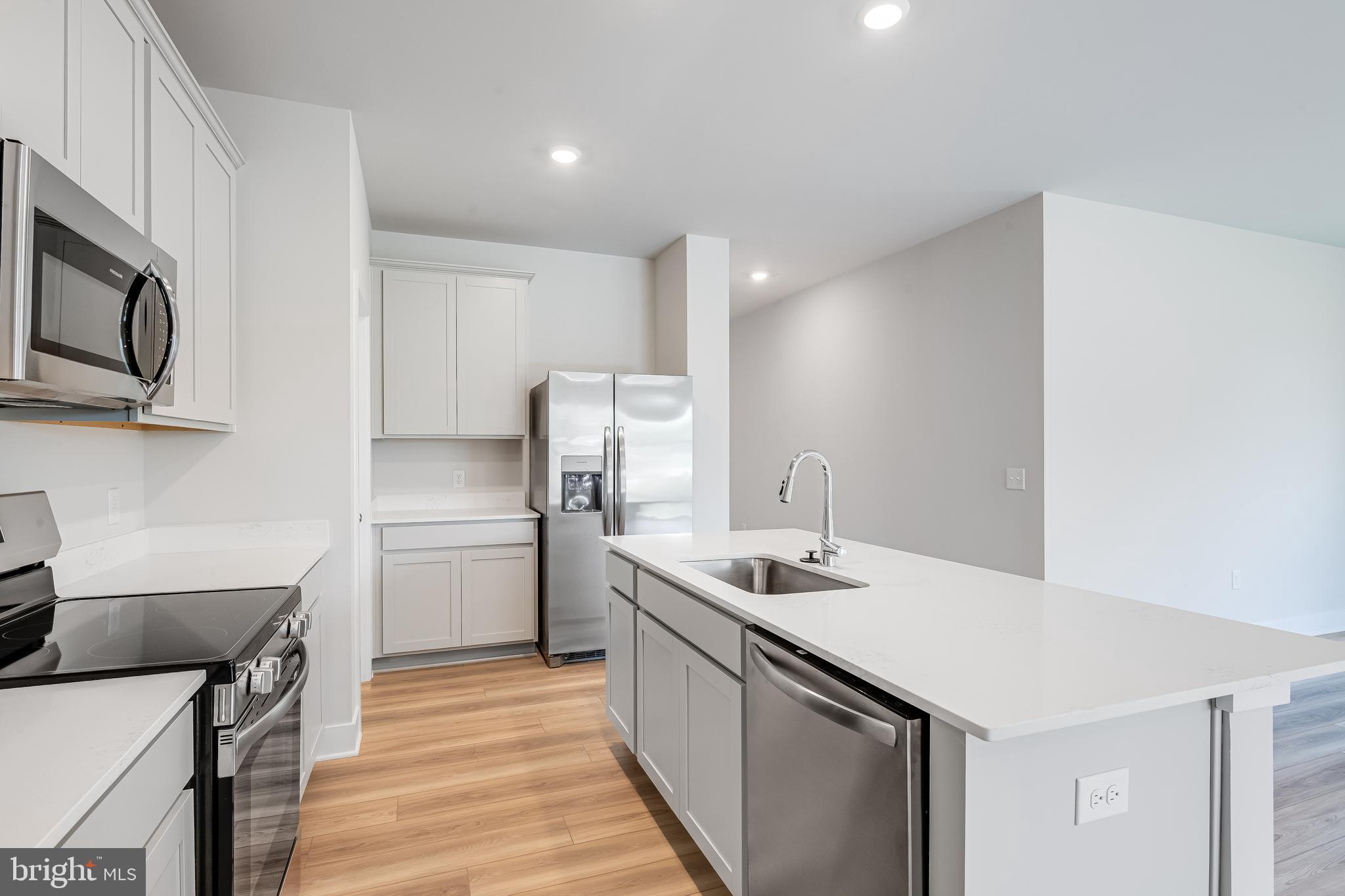 PELICAN POINT - Residential