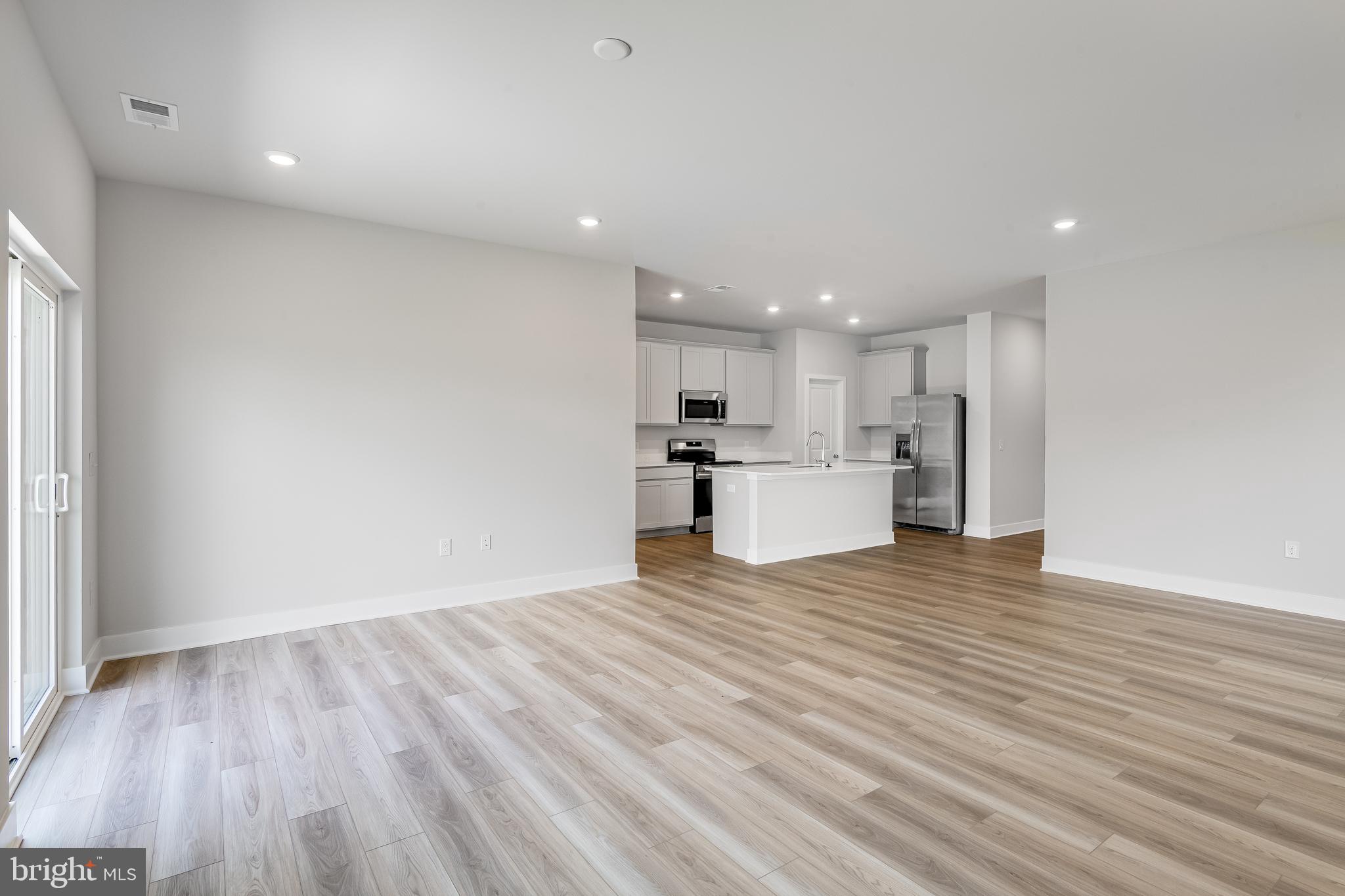 PELICAN POINT - Residential
