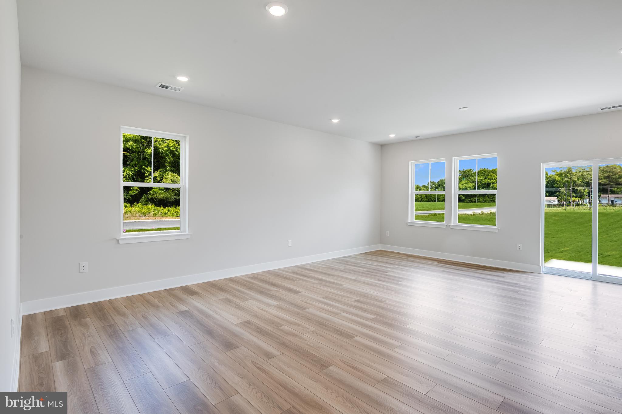 PELICAN POINT - Residential