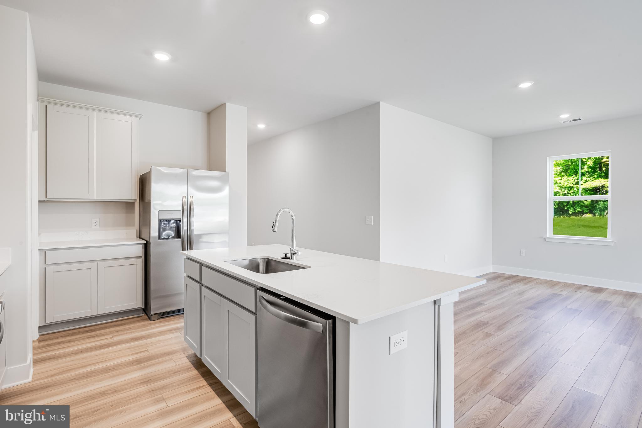 PELICAN POINT - Residential
