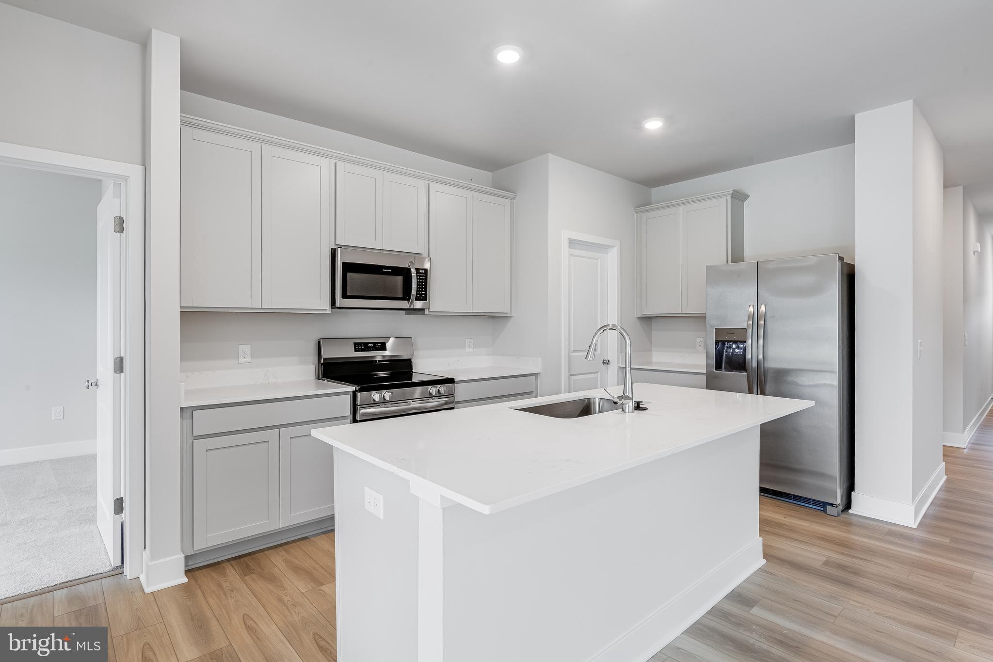 PELICAN POINT - Residential