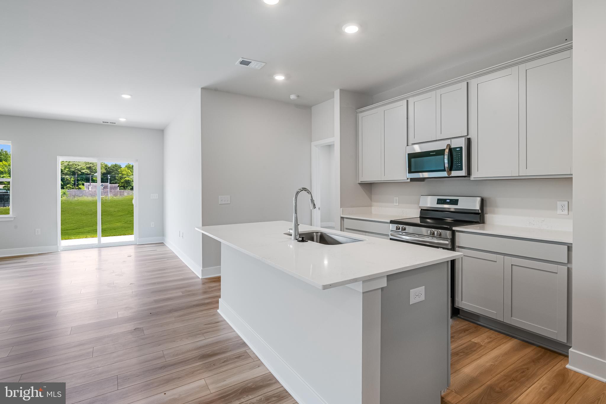 PELICAN POINT - Residential