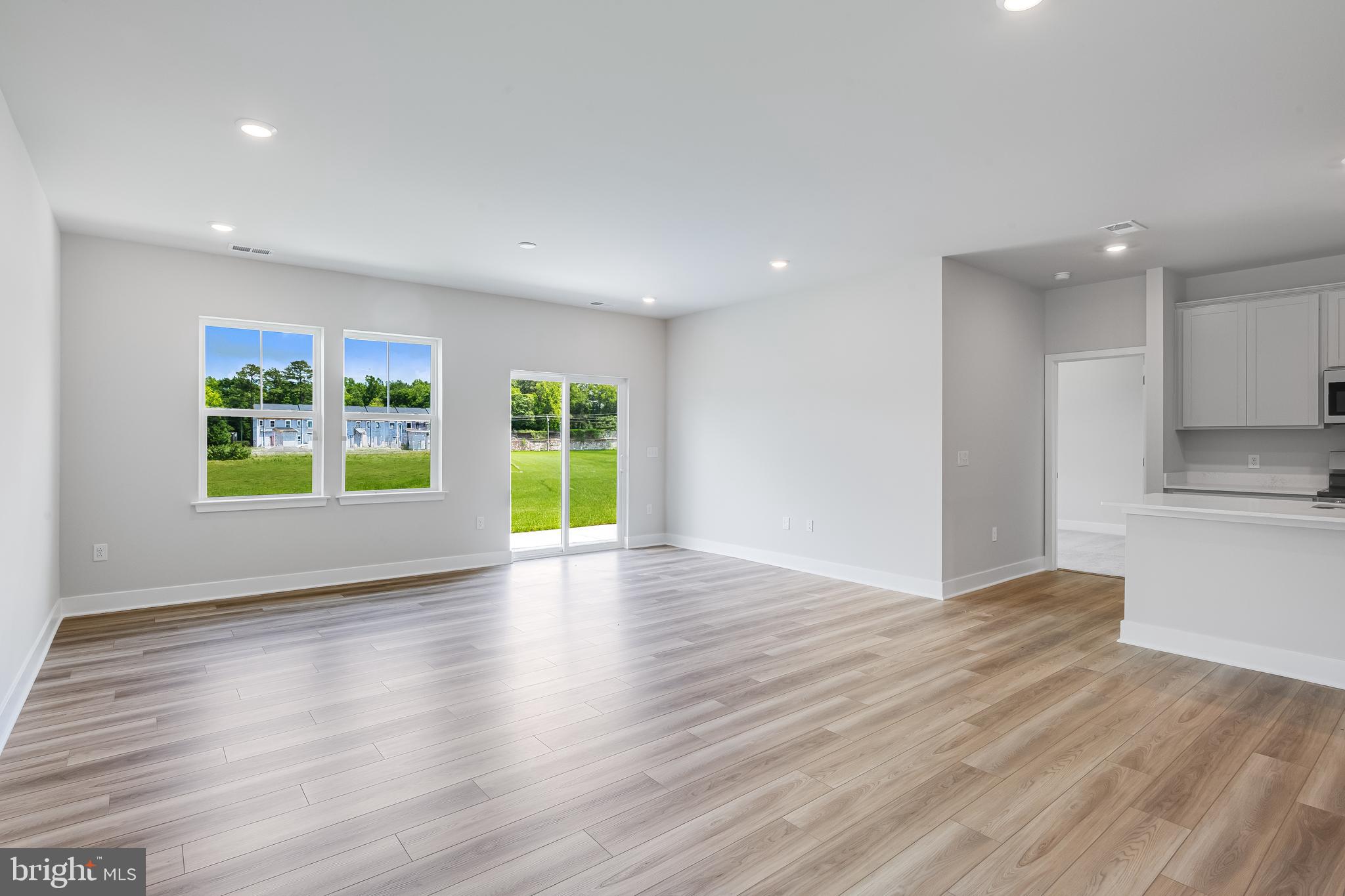 PELICAN POINT - Residential