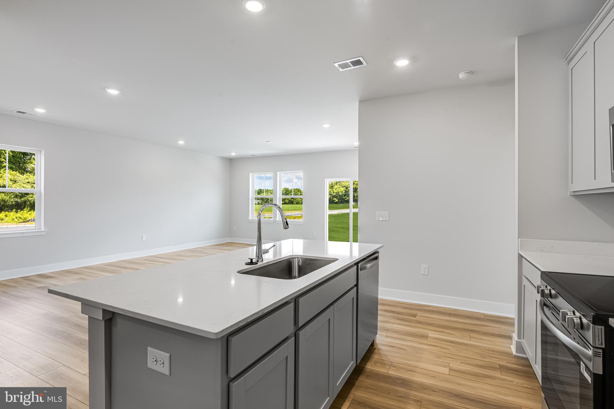 PELICAN POINT - Residential