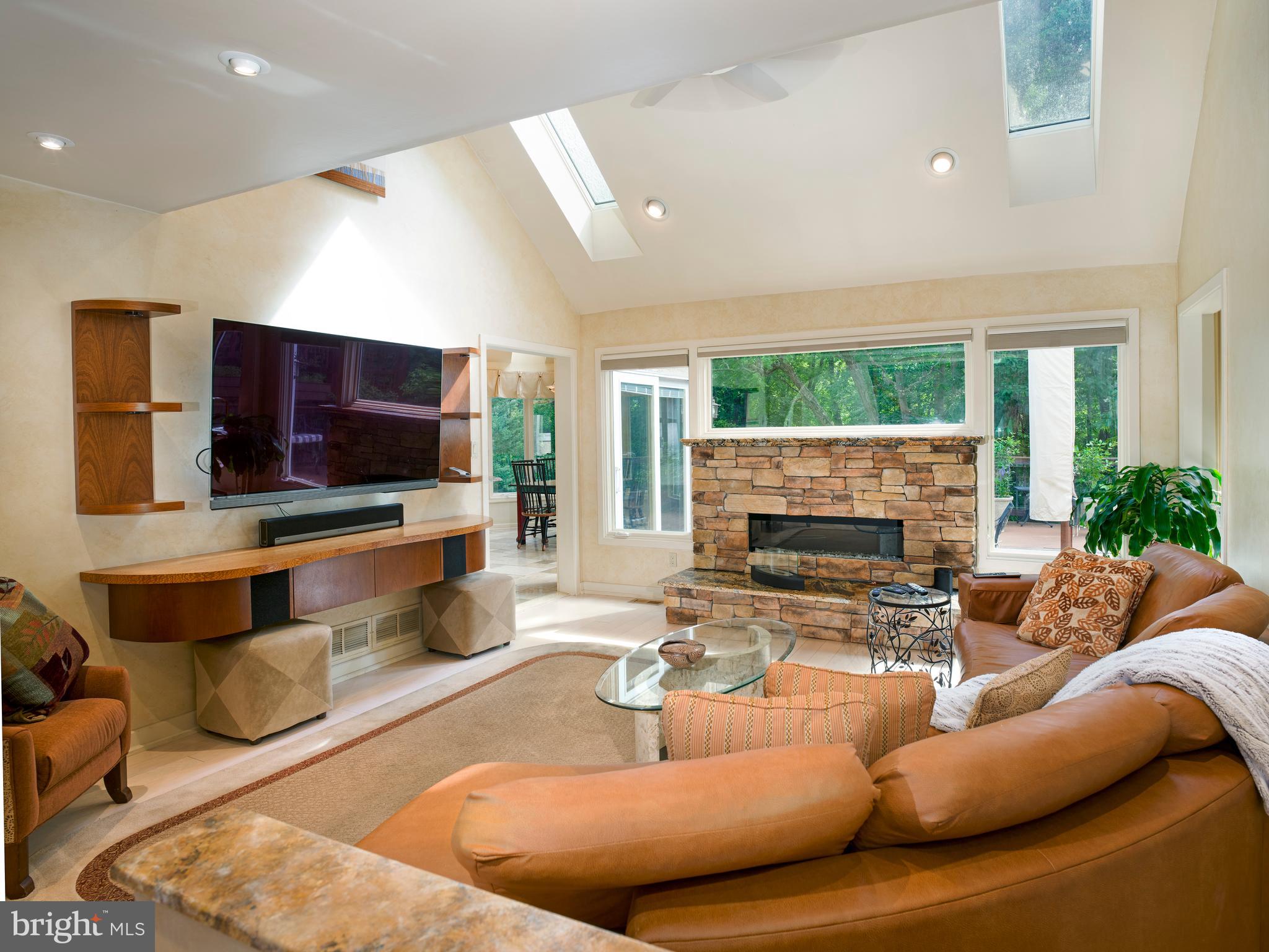 INDIAN CREEK - Residential