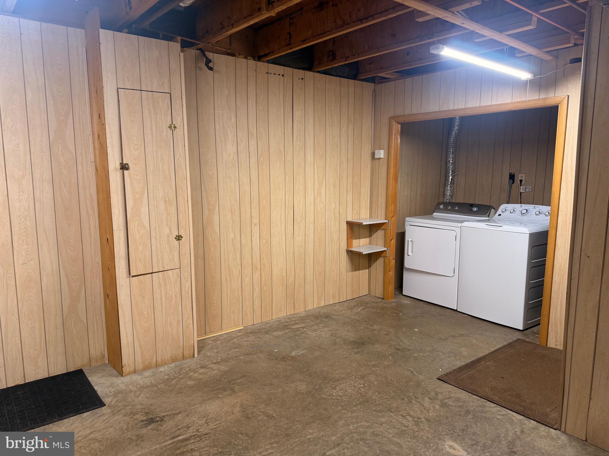 DUMONT OAKS - Residential Lease