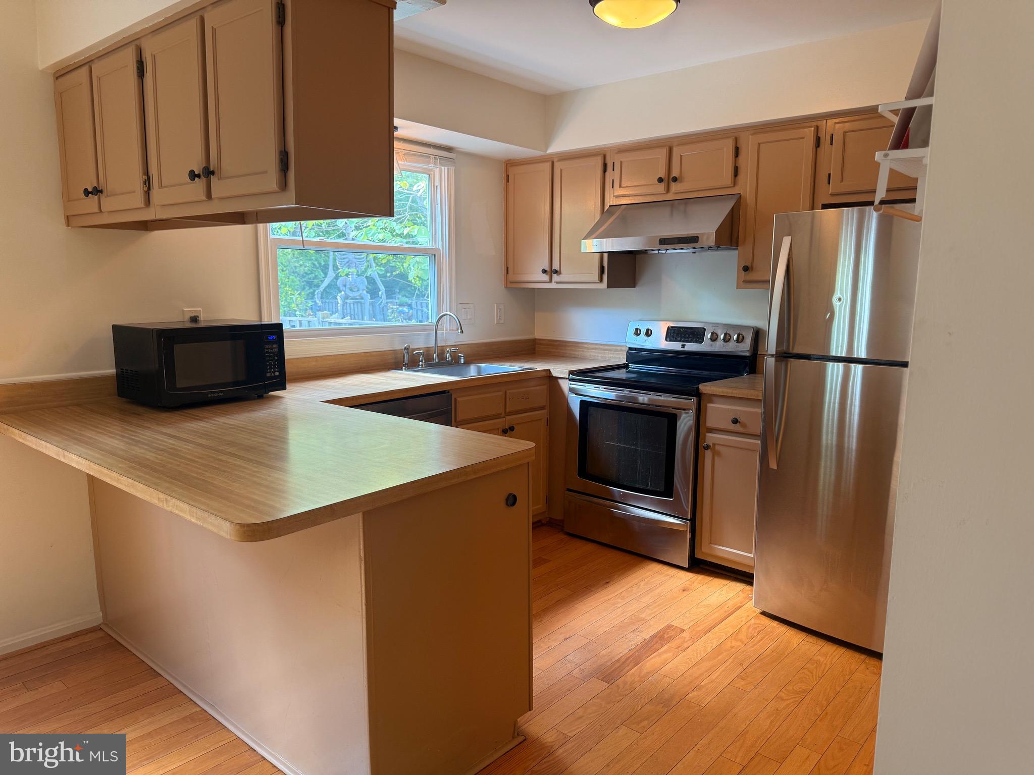 DUMONT OAKS - Residential Lease