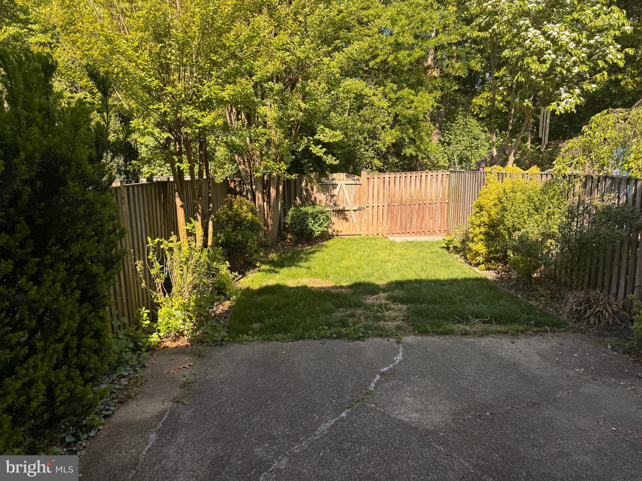 DUMONT OAKS - Residential Lease