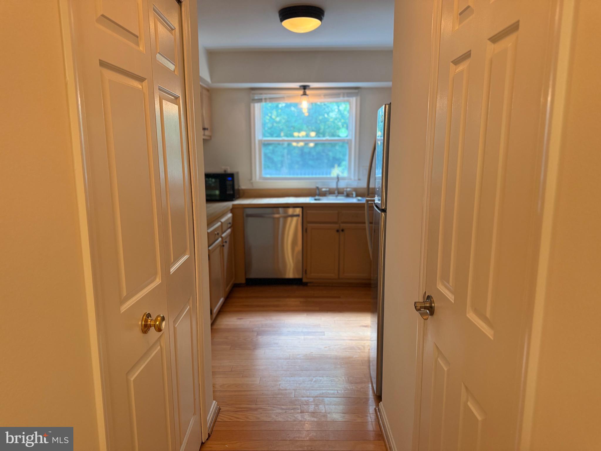 DUMONT OAKS - Residential Lease