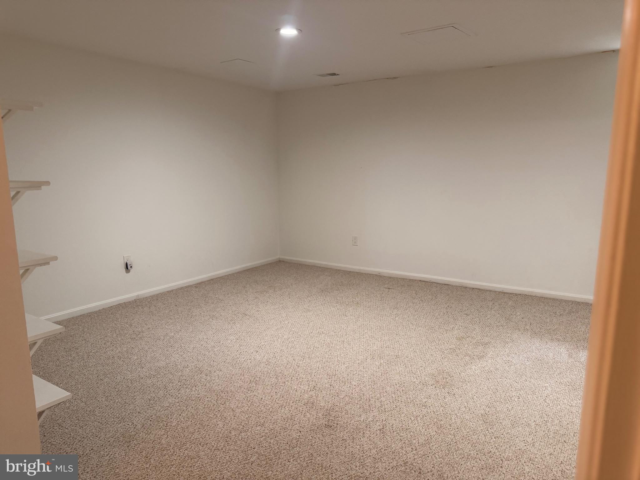 DUMONT OAKS - Residential Lease