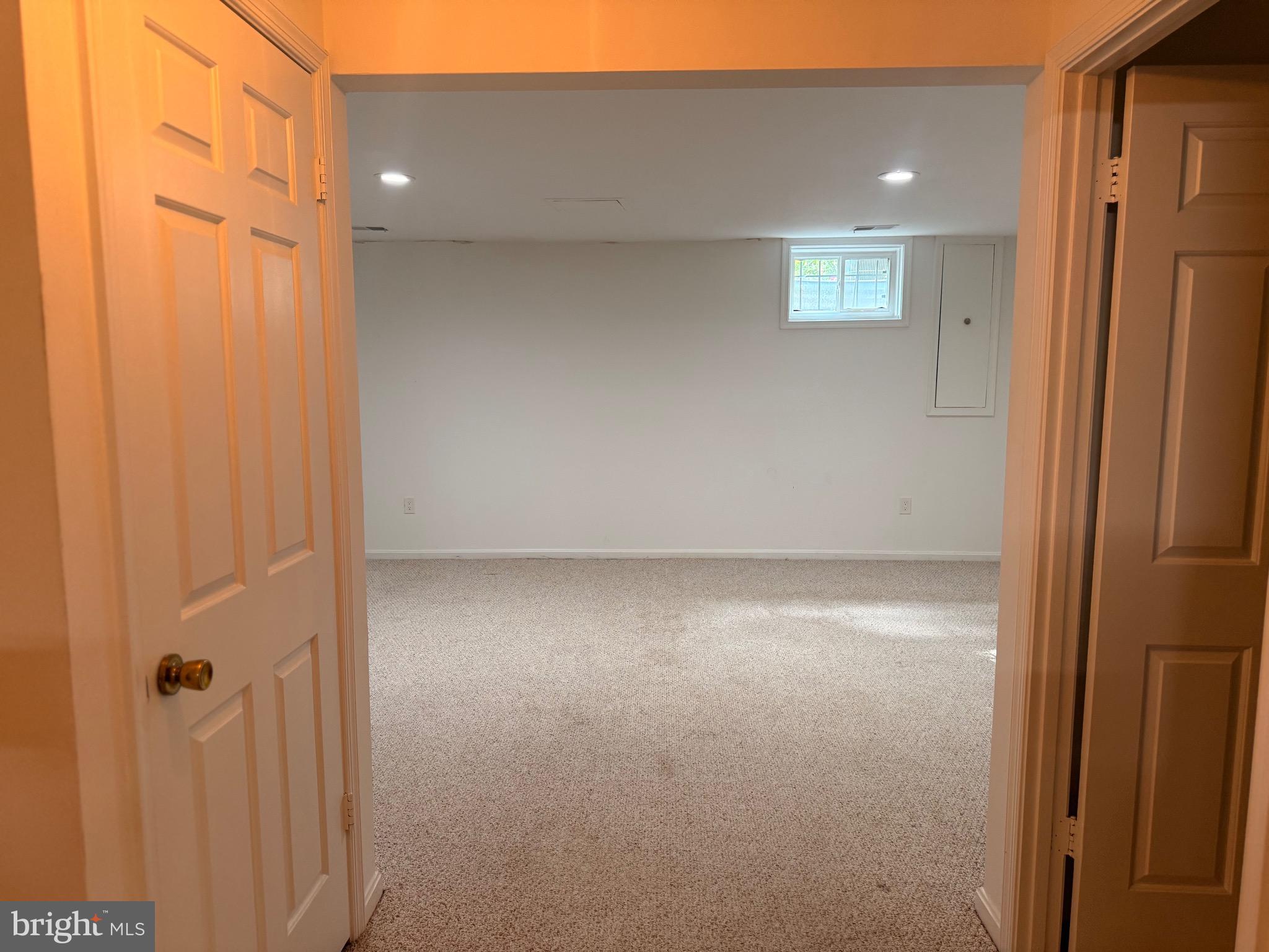DUMONT OAKS - Residential Lease
