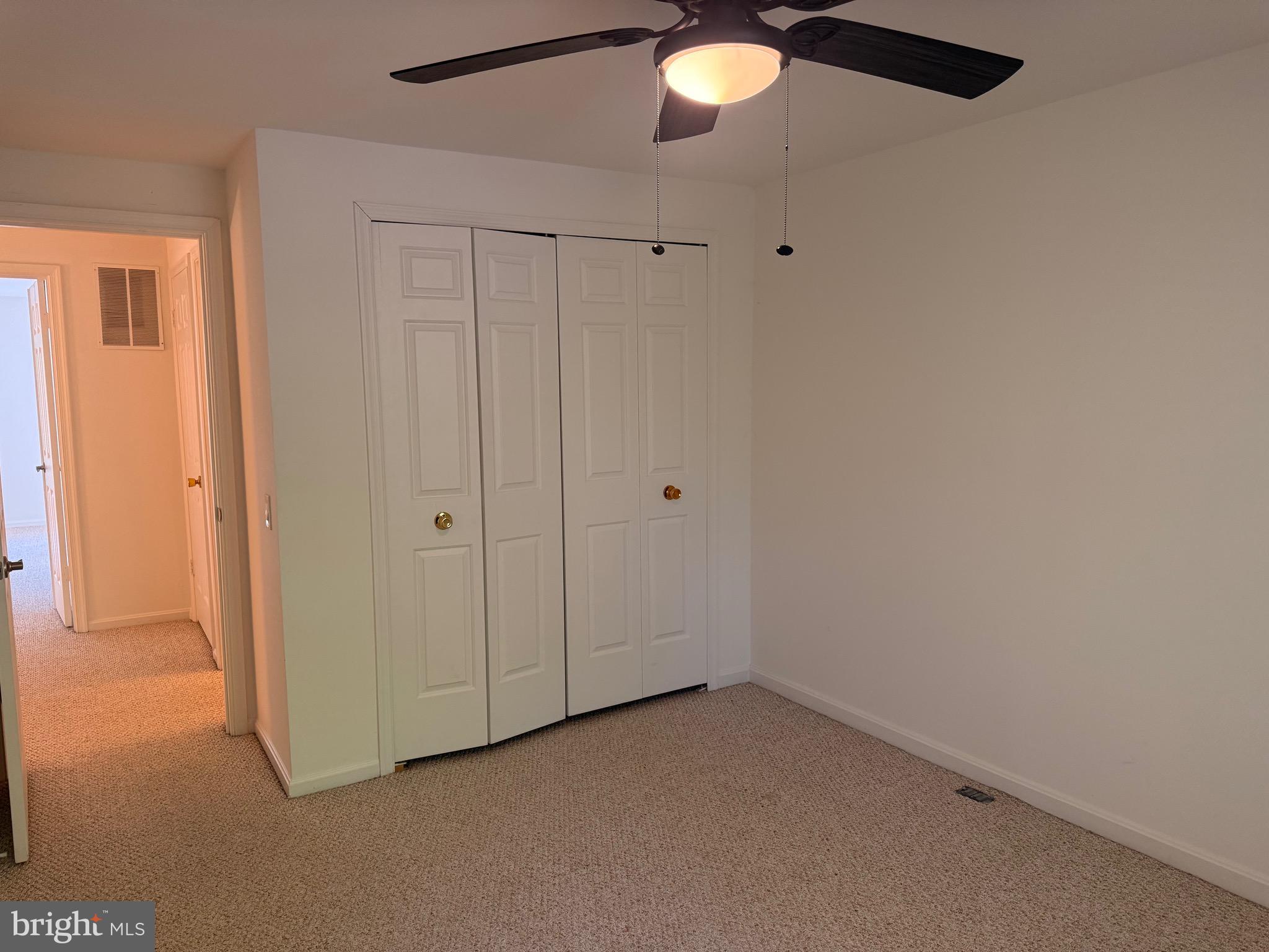 DUMONT OAKS - Residential Lease