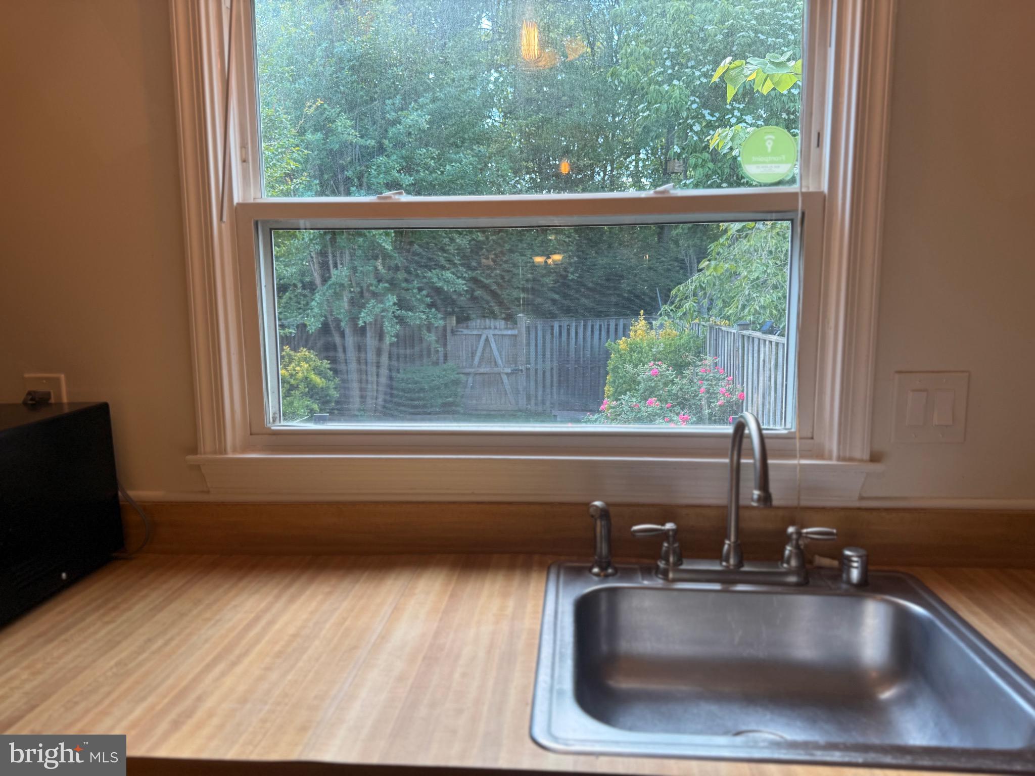 DUMONT OAKS - Residential Lease