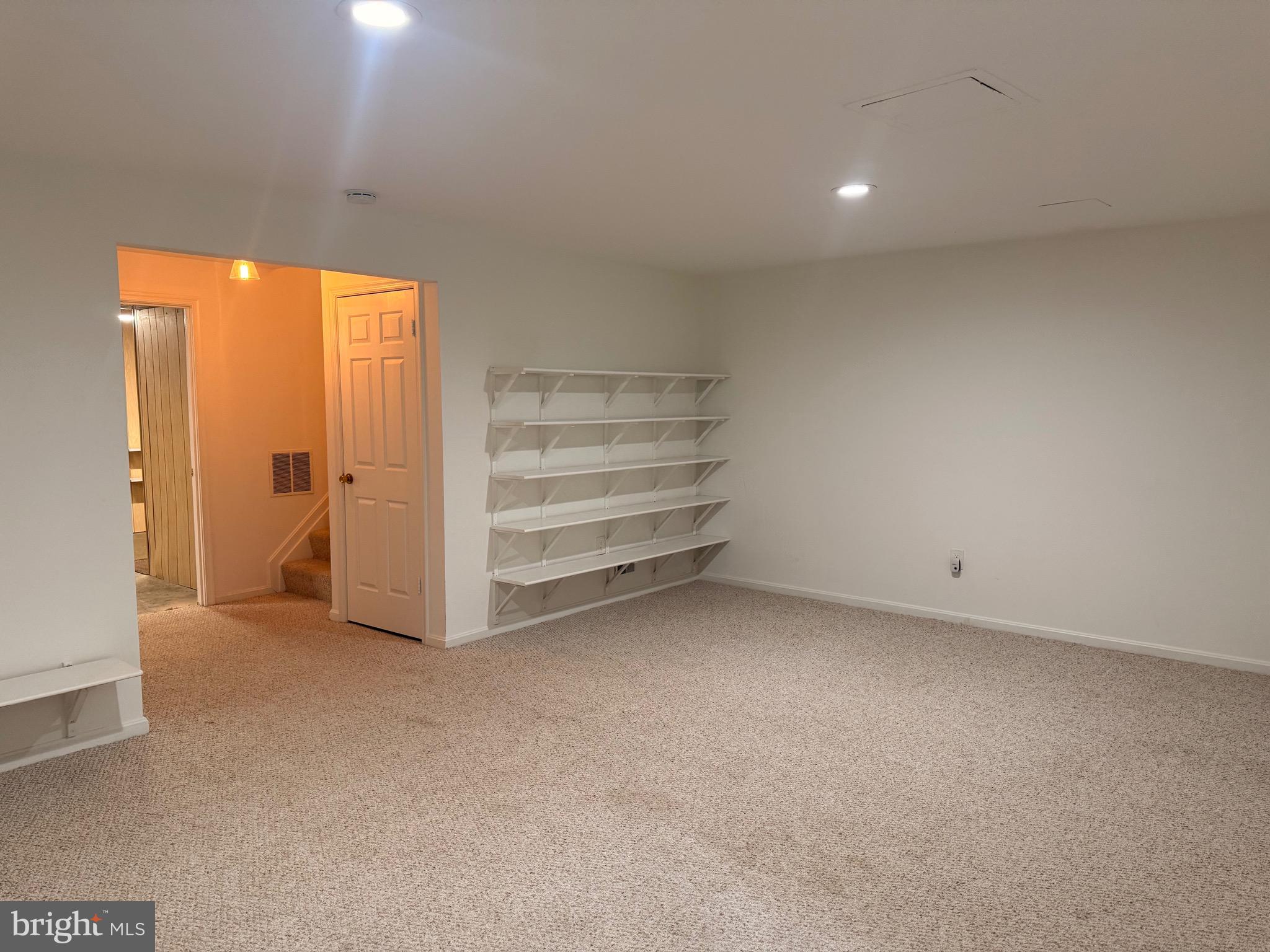 DUMONT OAKS - Residential Lease